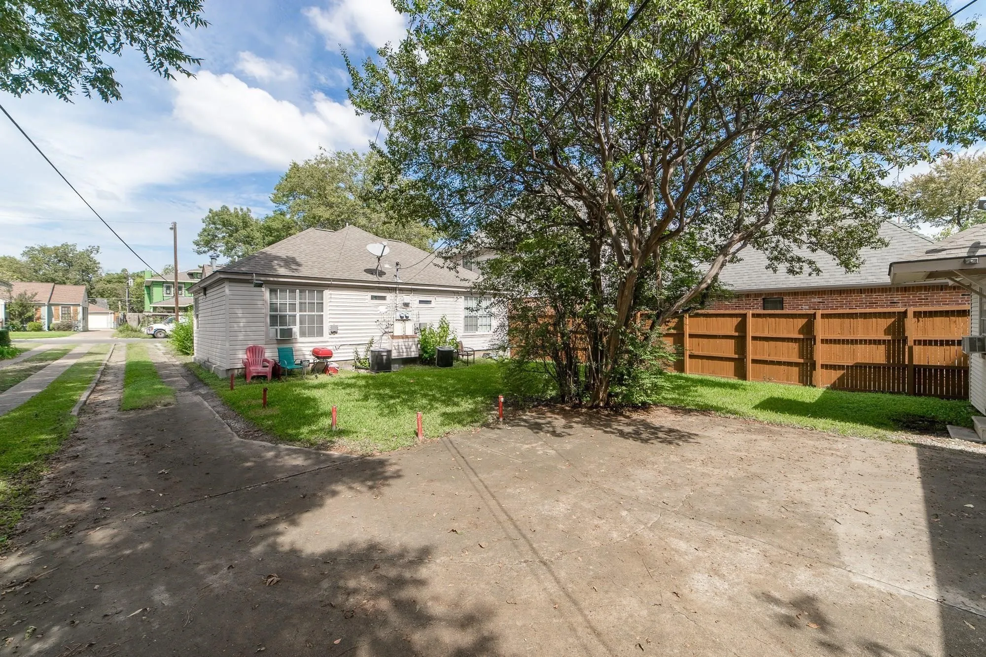 Duplex For Rent in Dallas County , 6020 Llano Avenue, Dallas, Texas 75206, 1 Bedroom, 1 Bathroom, Garage spaces, 720 Sqft, built in 1924, mls#21390346, Real Estate Agent in Dallas, Homes For Rent in Dallas county, Homes For Rent in Dallas, Realtor in Dallas Texas, Real Estate Brokerage Independent Realty Texas, Luminita Cordes Realtor