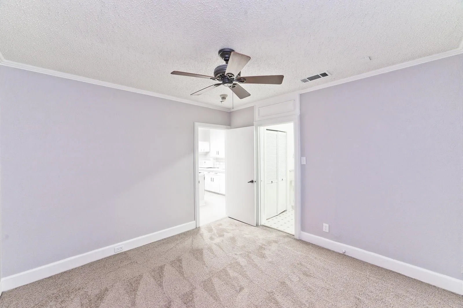 Duplex For Rent in Dallas County , 6020 Llano Avenue, Dallas, Texas 75206, 1 Bedroom, 1 Bathroom, Garage spaces, 720 Sqft, built in 1924, mls#21390346, Real Estate Agent in Dallas, Homes For Rent in Dallas county, Homes For Rent in Dallas, Realtor in Dallas Texas, Real Estate Brokerage Independent Realty Texas, Luminita Cordes Realtor
