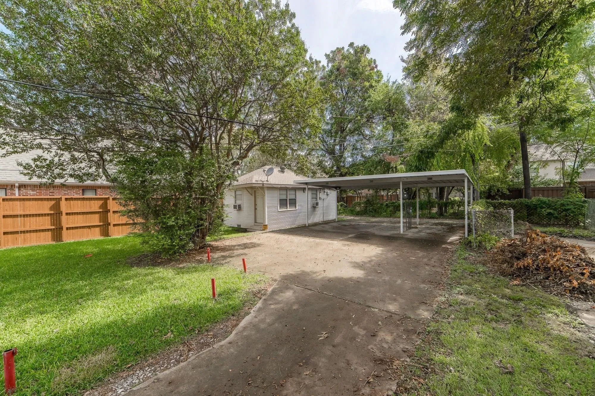 Duplex For Rent in Dallas County , 6020 Llano Avenue, Dallas, Texas 75206, 1 Bedroom, 1 Bathroom, Garage spaces, 720 Sqft, built in 1924, mls#21390346, Real Estate Agent in Dallas, Homes For Rent in Dallas county, Homes For Rent in Dallas, Realtor in Dallas Texas, Real Estate Brokerage Independent Realty Texas, Luminita Cordes Realtor