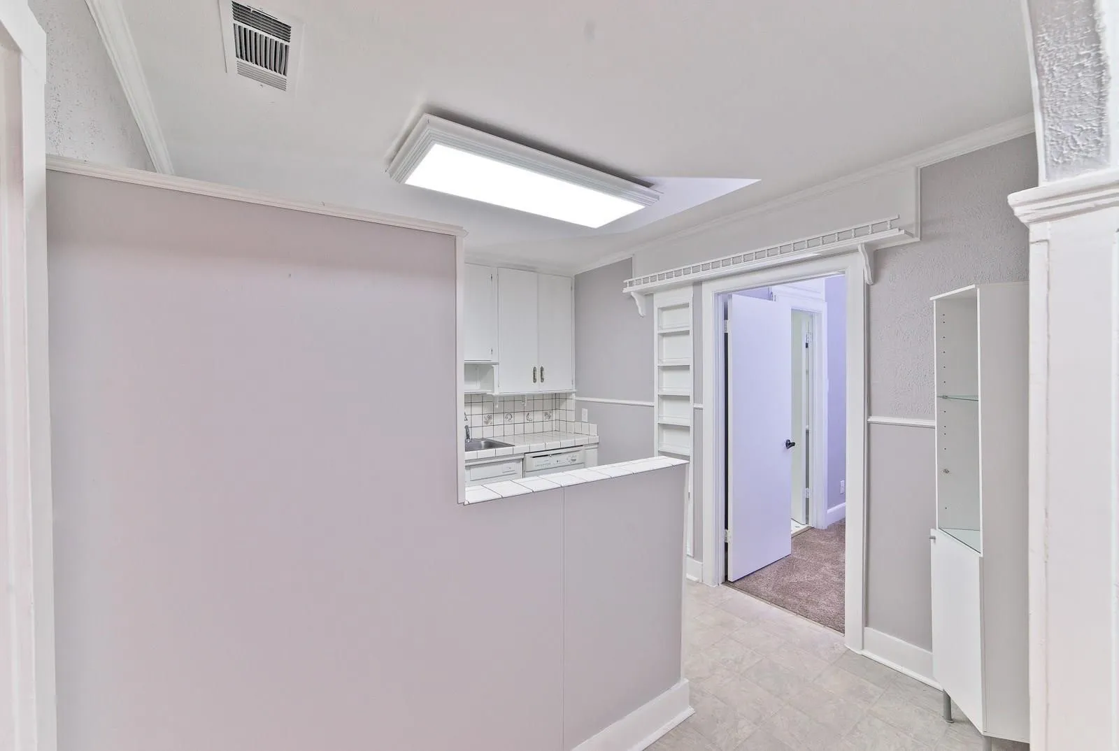 Duplex For Rent in Dallas County , 6020 Llano Avenue, Dallas, Texas 75206, 1 Bedroom, 1 Bathroom, Garage spaces, 720 Sqft, built in 1924, mls#21390346, Real Estate Agent in Dallas, Homes For Rent in Dallas county, Homes For Rent in Dallas, Realtor in Dallas Texas, Real Estate Brokerage Independent Realty Texas, Luminita Cordes Realtor