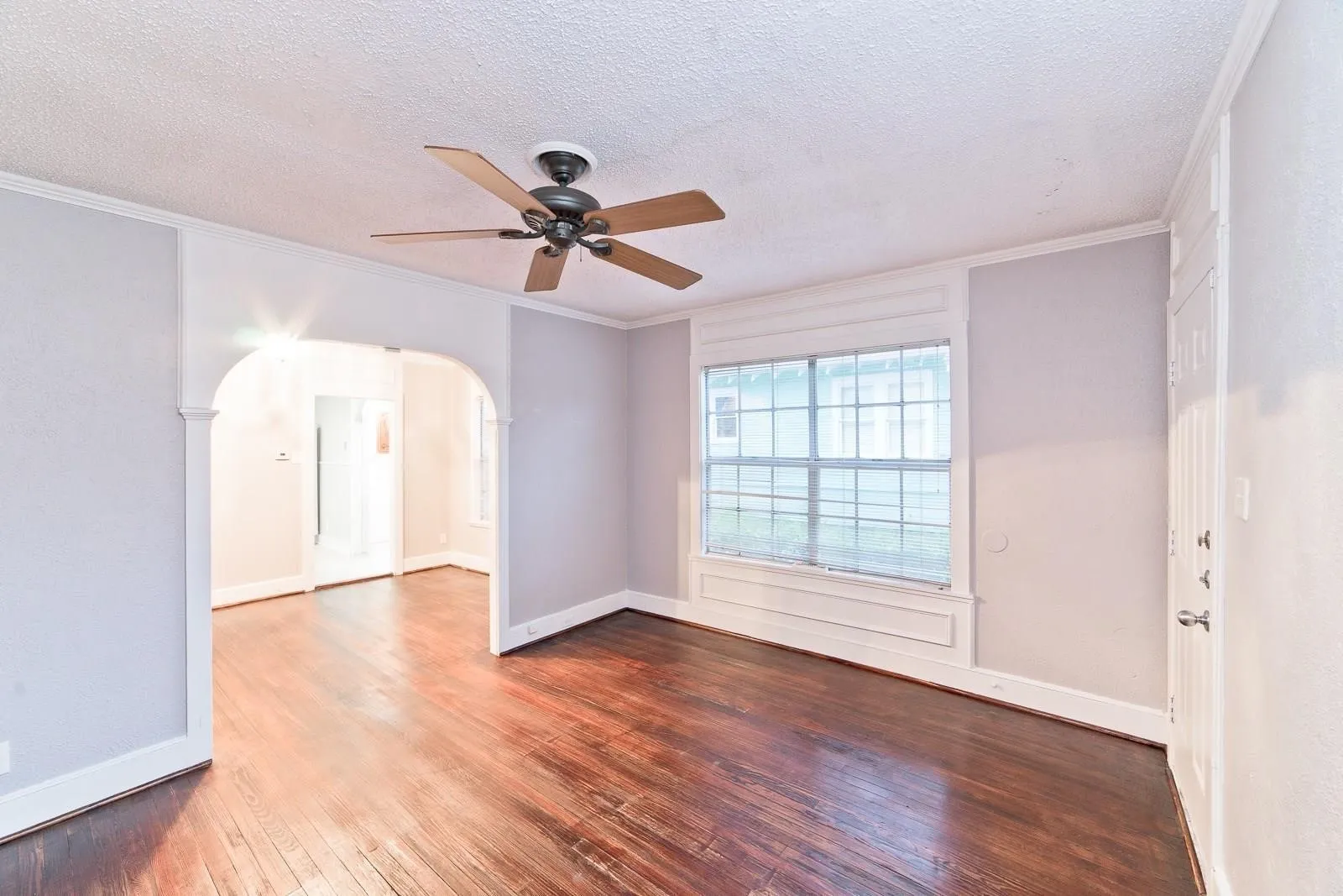 Duplex For Rent in Dallas County , 6020 Llano Avenue, Dallas, Texas 75206, 1 Bedroom, 1 Bathroom, Garage spaces, 720 Sqft, built in 1924, mls#21390346, Real Estate Agent in Dallas, Homes For Rent in Dallas county, Homes For Rent in Dallas, Realtor in Dallas Texas, Real Estate Brokerage Independent Realty Texas, Luminita Cordes Realtor