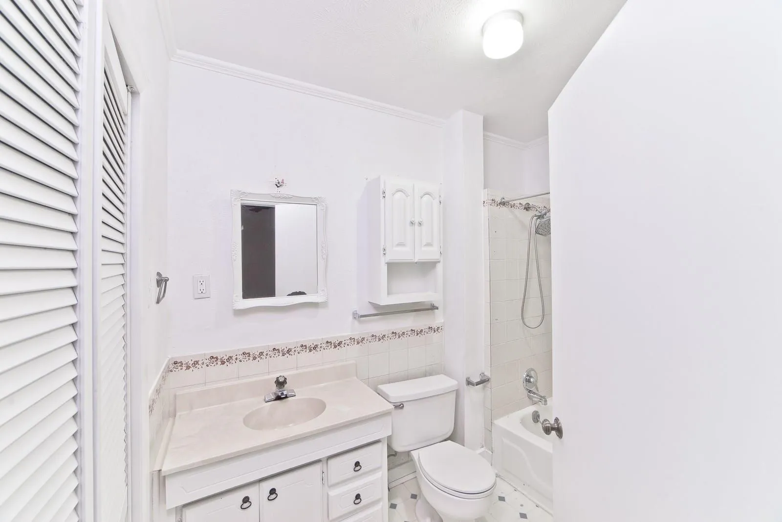 Duplex For Rent in Dallas County , 6020 Llano Avenue, Dallas, Texas 75206, 1 Bedroom, 1 Bathroom, Garage spaces, 720 Sqft, built in 1924, mls#21390346, Real Estate Agent in Dallas, Homes For Rent in Dallas county, Homes For Rent in Dallas, Realtor in Dallas Texas, Real Estate Brokerage Independent Realty Texas, Luminita Cordes Realtor