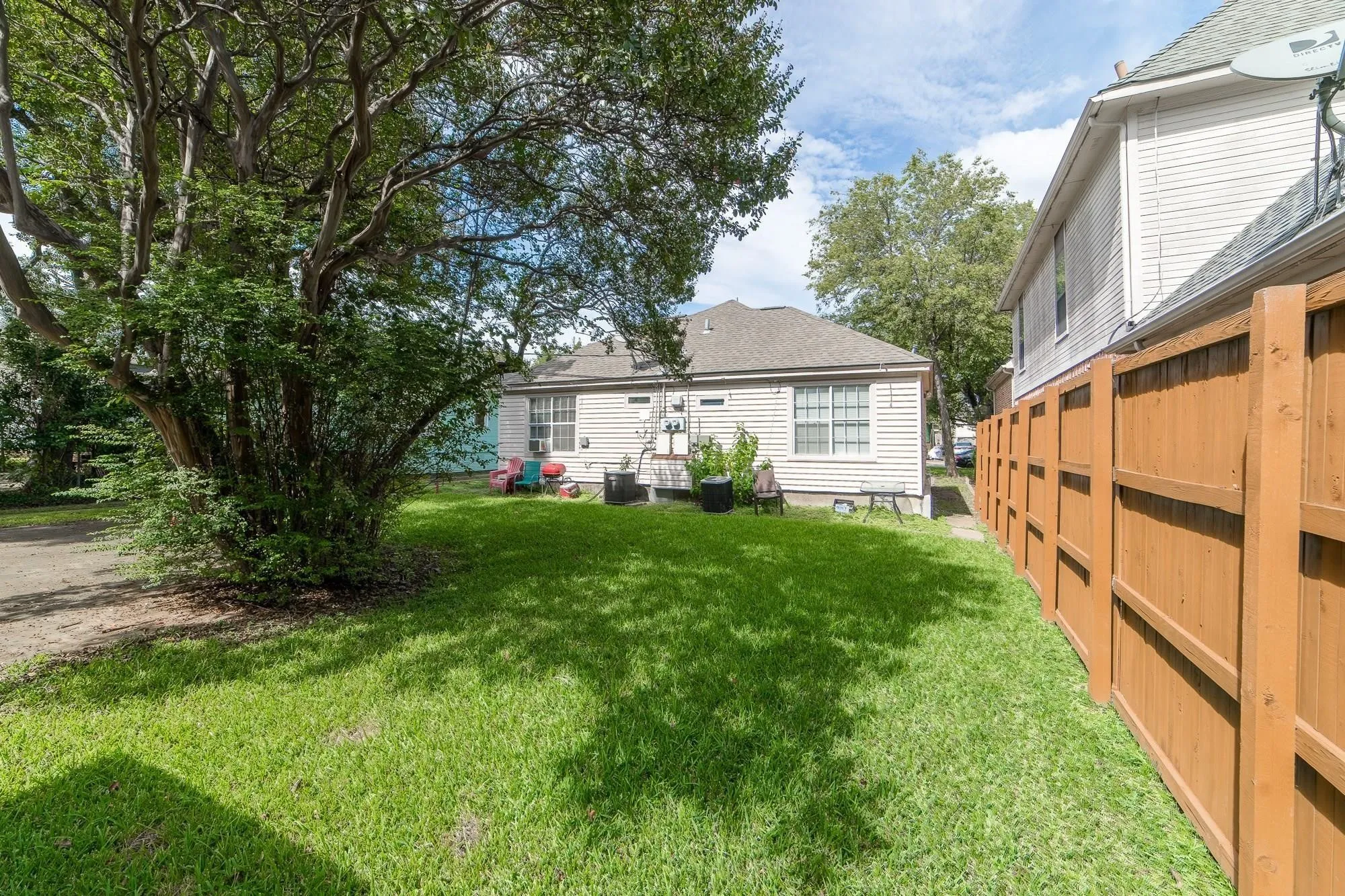 Duplex For Rent in Dallas County , 6020 Llano Avenue, Dallas, Texas 75206, 1 Bedroom, 1 Bathroom, Garage spaces, 720 Sqft, built in 1924, mls#21390346, Real Estate Agent in Dallas, Homes For Rent in Dallas county, Homes For Rent in Dallas, Realtor in Dallas Texas, Real Estate Brokerage Independent Realty Texas, Luminita Cordes Realtor