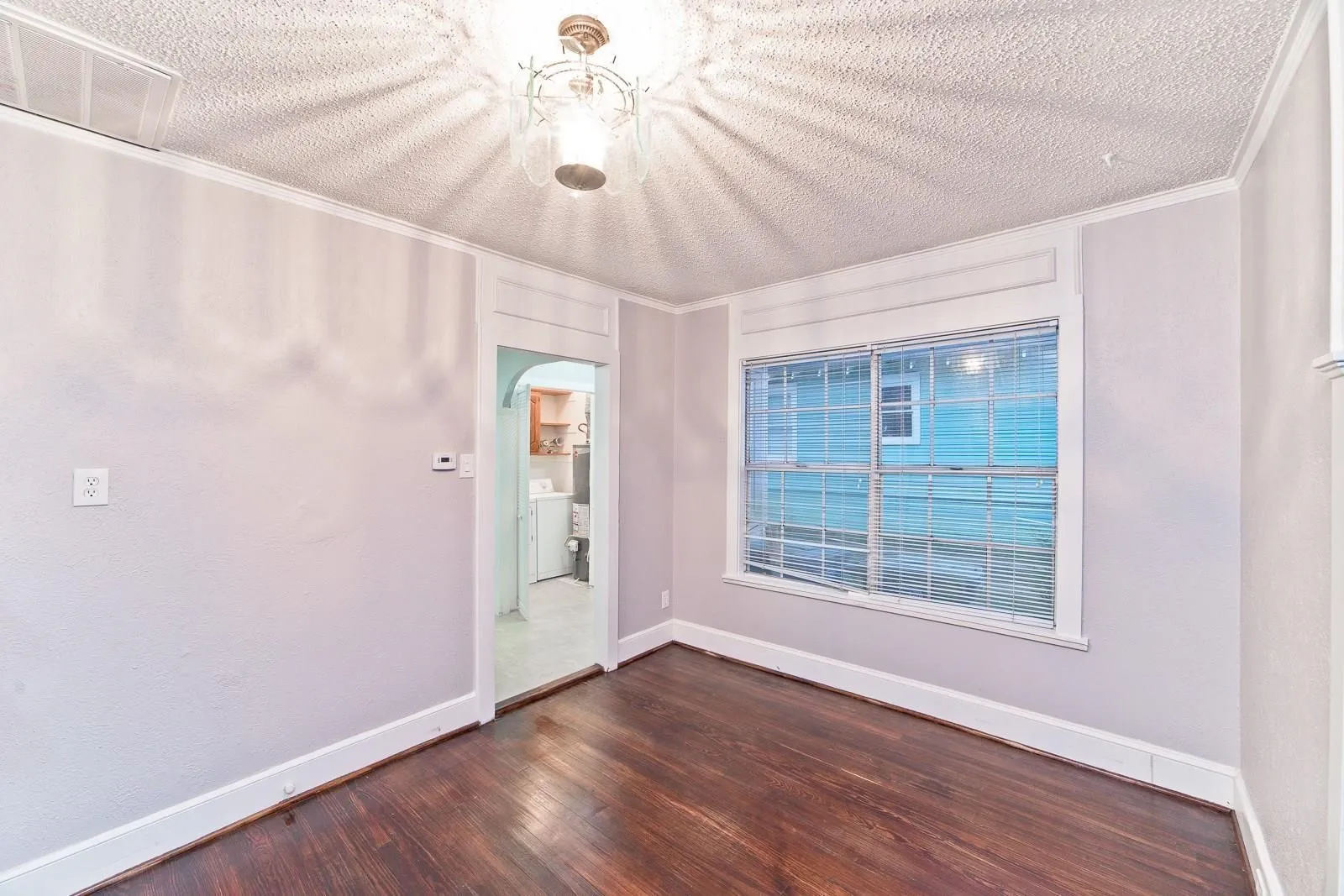 Duplex For Rent in Dallas County , 6020 Llano Avenue, Dallas, Texas 75206, 1 Bedroom, 1 Bathroom, Garage spaces, 720 Sqft, built in 1924, mls#21390346, Real Estate Agent in Dallas, Homes For Rent in Dallas county, Homes For Rent in Dallas, Realtor in Dallas Texas, Real Estate Brokerage Independent Realty Texas, Luminita Cordes Realtor