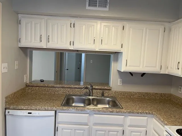 Condominium For Rent in Dallas County , 336 Melrose Drive 21C, Richardson, Texas 75080, 1 Bedroom, 2 Bathroom, Garage spaces, 940 Sqft, built in 1984, mls#21390361, Real Estate Agent in Richardson, Homes For Rent in Dallas county, Homes For Rent in Richardson, Realtor in Richardson Texas, Real Estate Brokerage Independent Realty Texas, Luminita Cordes Realtor