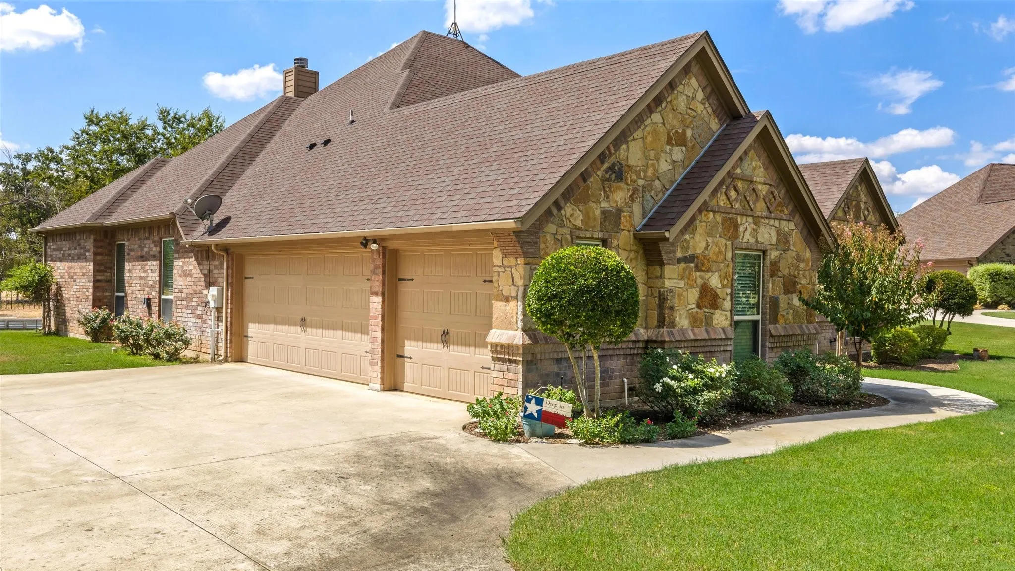 Single Family Residence For Sale in Parker County , 218 Hidden Creek Loop, Weatherford, Texas 76085, 3 Bedroom, 2 Bathroom, 2 Garage spaces, 2,486 Sqft, built in 2013, mls#21389584, Real Estate Agent in Weatherford, Homes For Sale in Parker county, Homes For Sale in Weatherford, Realtor in Weatherford Texas, Real Estate Brokerage Independent Realty Texas, Luminita Cordes Realtor