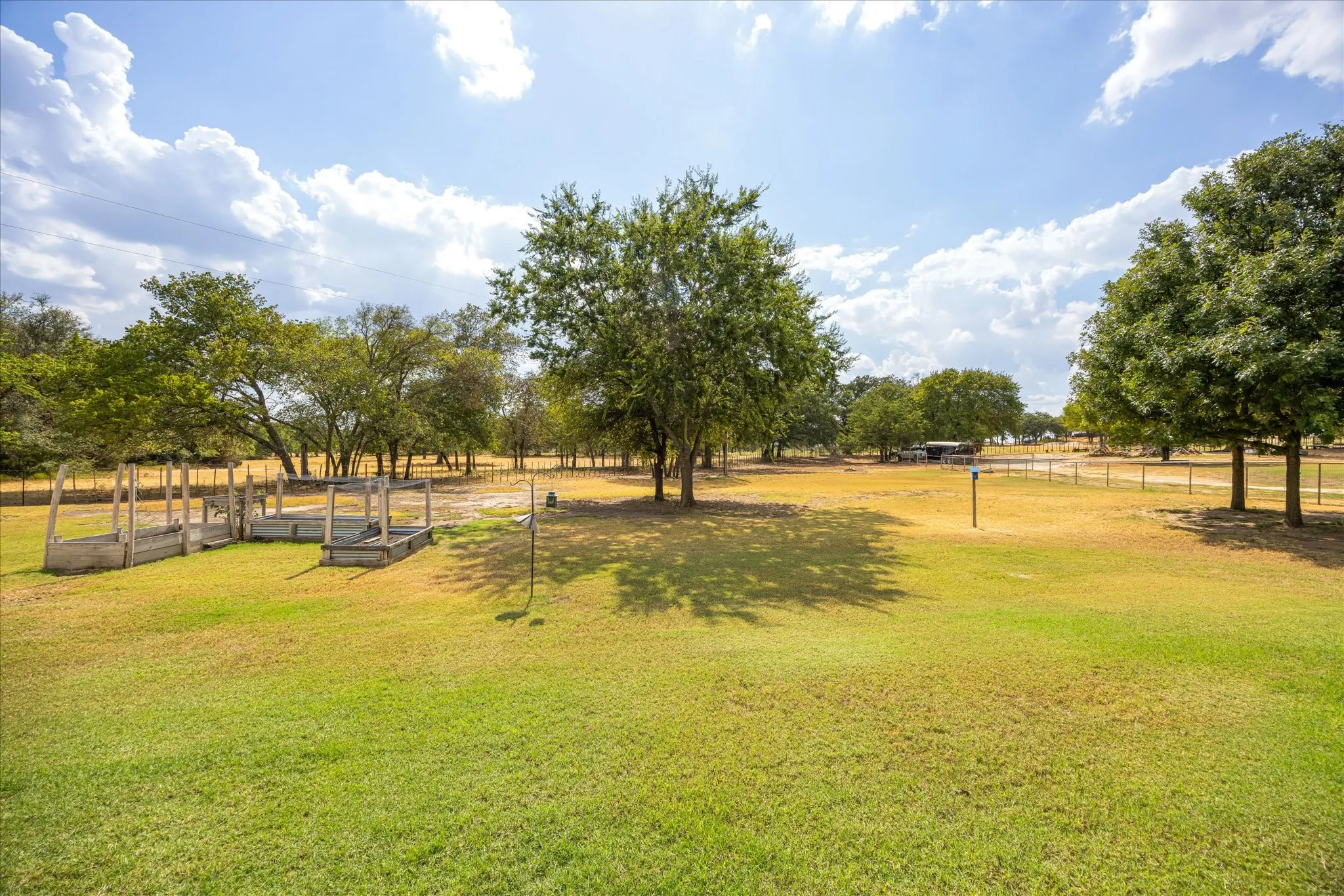 Single Family Residence For Sale in Parker County , 218 Hidden Creek Loop, Weatherford, Texas 76085, 3 Bedroom, 2 Bathroom, 2 Garage spaces, 2,486 Sqft, built in 2013, mls#21389584, Real Estate Agent in Weatherford, Homes For Sale in Parker county, Homes For Sale in Weatherford, Realtor in Weatherford Texas, Real Estate Brokerage Independent Realty Texas, Luminita Cordes Realtor