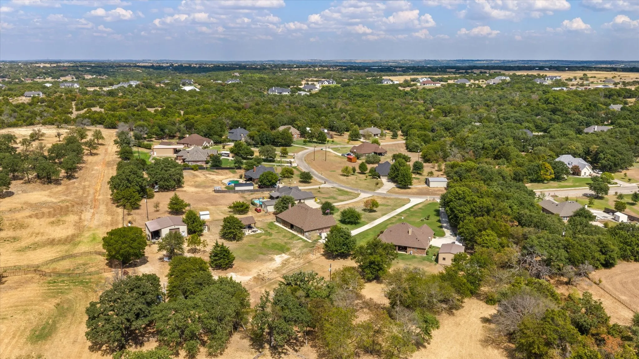 Single Family Residence For Sale in Parker County , 218 Hidden Creek Loop, Weatherford, Texas 76085, 3 Bedroom, 2 Bathroom, 2 Garage spaces, 2,486 Sqft, built in 2013, mls#21389584, Real Estate Agent in Weatherford, Homes For Sale in Parker county, Homes For Sale in Weatherford, Realtor in Weatherford Texas, Real Estate Brokerage Independent Realty Texas, Luminita Cordes Realtor