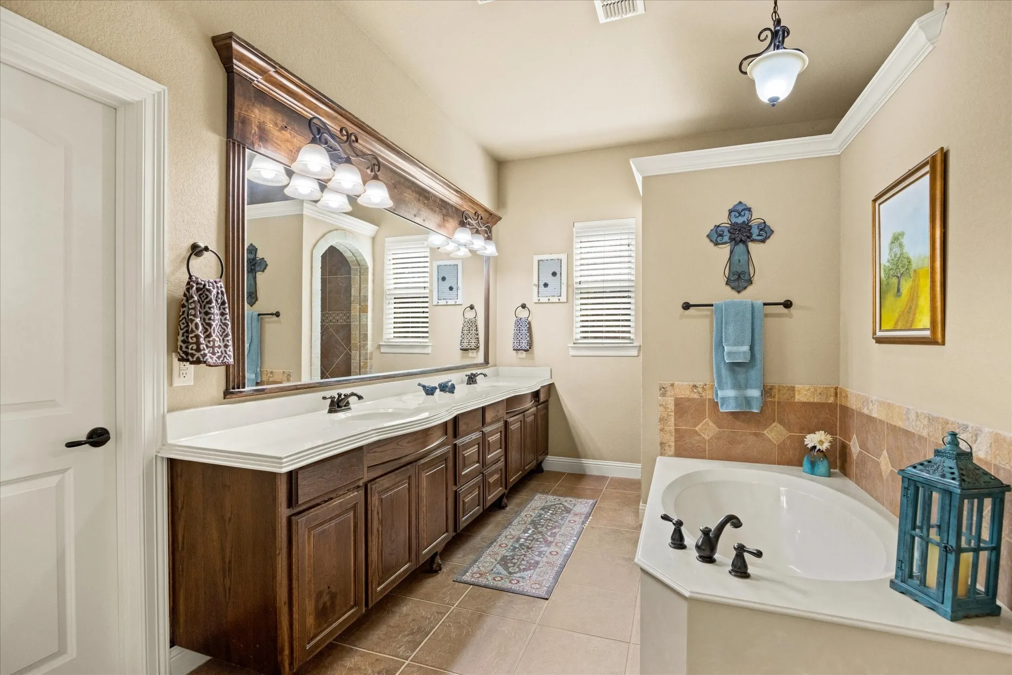 Single Family Residence For Sale in Parker County , 218 Hidden Creek Loop, Weatherford, Texas 76085, 3 Bedroom, 2 Bathroom, 2 Garage spaces, 2,486 Sqft, built in 2013, mls#21389584, Real Estate Agent in Weatherford, Homes For Sale in Parker county, Homes For Sale in Weatherford, Realtor in Weatherford Texas, Real Estate Brokerage Independent Realty Texas, Luminita Cordes Realtor