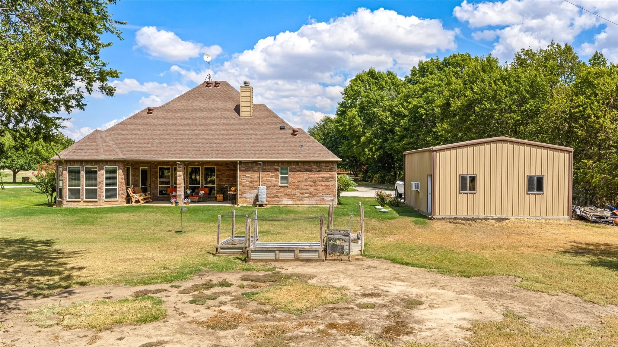 Single Family Residence For Sale in Parker County , 218 Hidden Creek Loop, Weatherford, Texas 76085, 3 Bedroom, 2 Bathroom, 2 Garage spaces, 2,486 Sqft, built in 2013, mls#21389584, Real Estate Agent in Weatherford, Homes For Sale in Parker county, Homes For Sale in Weatherford, Realtor in Weatherford Texas, Real Estate Brokerage Independent Realty Texas, Luminita Cordes Realtor