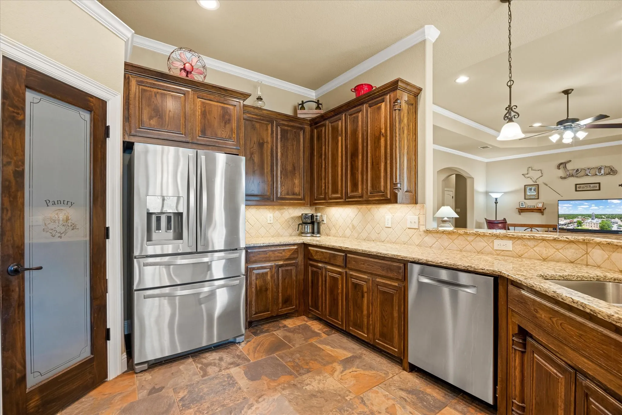 Single Family Residence For Sale in Parker County , 218 Hidden Creek Loop, Weatherford, Texas 76085, 3 Bedroom, 2 Bathroom, 2 Garage spaces, 2,486 Sqft, built in 2013, mls#21389584, Real Estate Agent in Weatherford, Homes For Sale in Parker county, Homes For Sale in Weatherford, Realtor in Weatherford Texas, Real Estate Brokerage Independent Realty Texas, Luminita Cordes Realtor