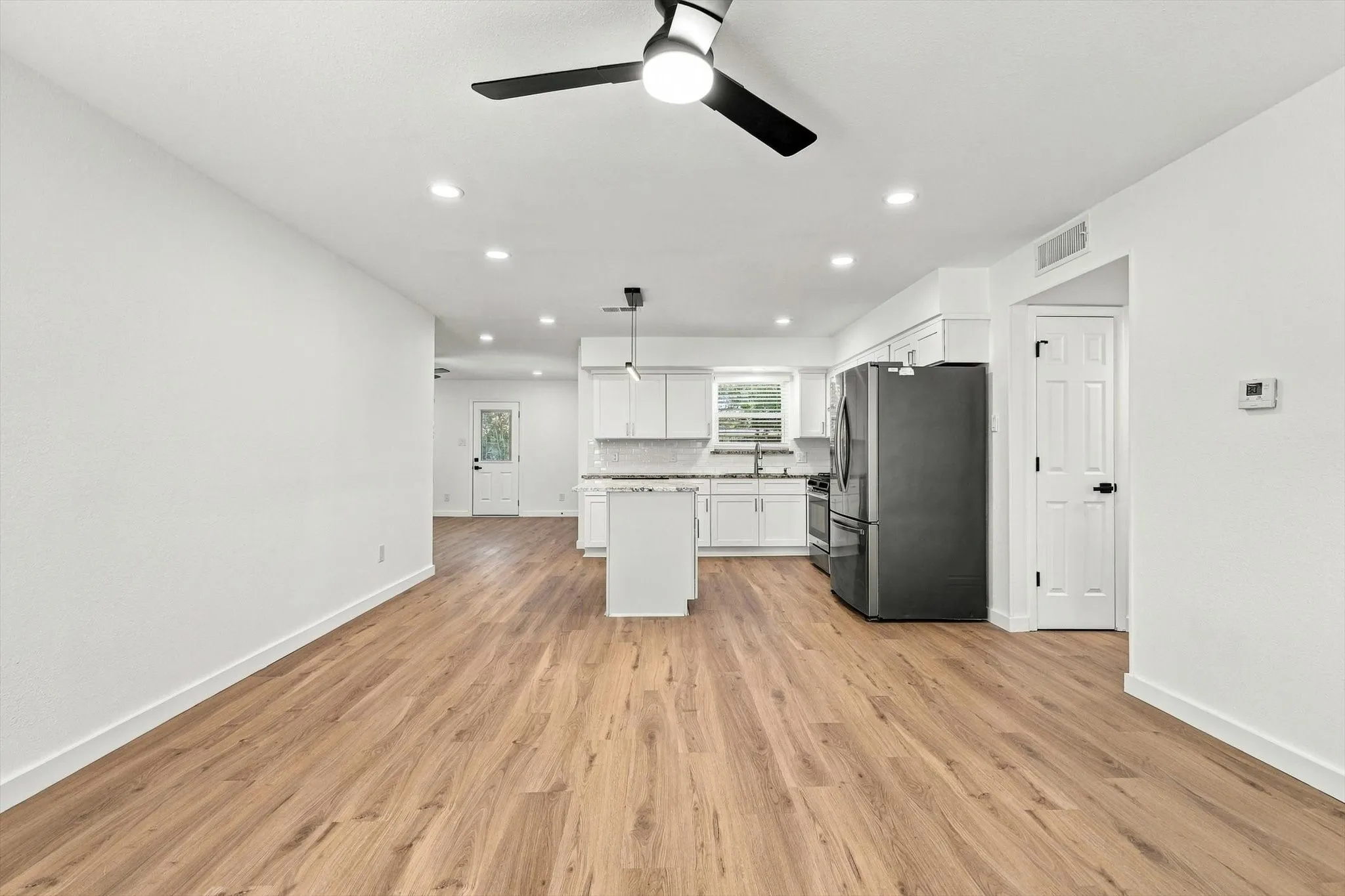 Single Family Residence For Sale in Tarrant County , 7713 Noreast Drive, North Richland Hills, Texas 76180, 3 Bedroom, 2 Bathroom, 2 Garage spaces, 1,280 Sqft, built in 1961, mls#21390367, Real Estate Agent in North Richland Hills, Homes For Sale in Tarrant county, Homes For Sale in North Richland Hills, Realtor in North Richland Hills Texas, Real Estate Brokerage Independent Realty Texas, Luminita Cordes Realtor