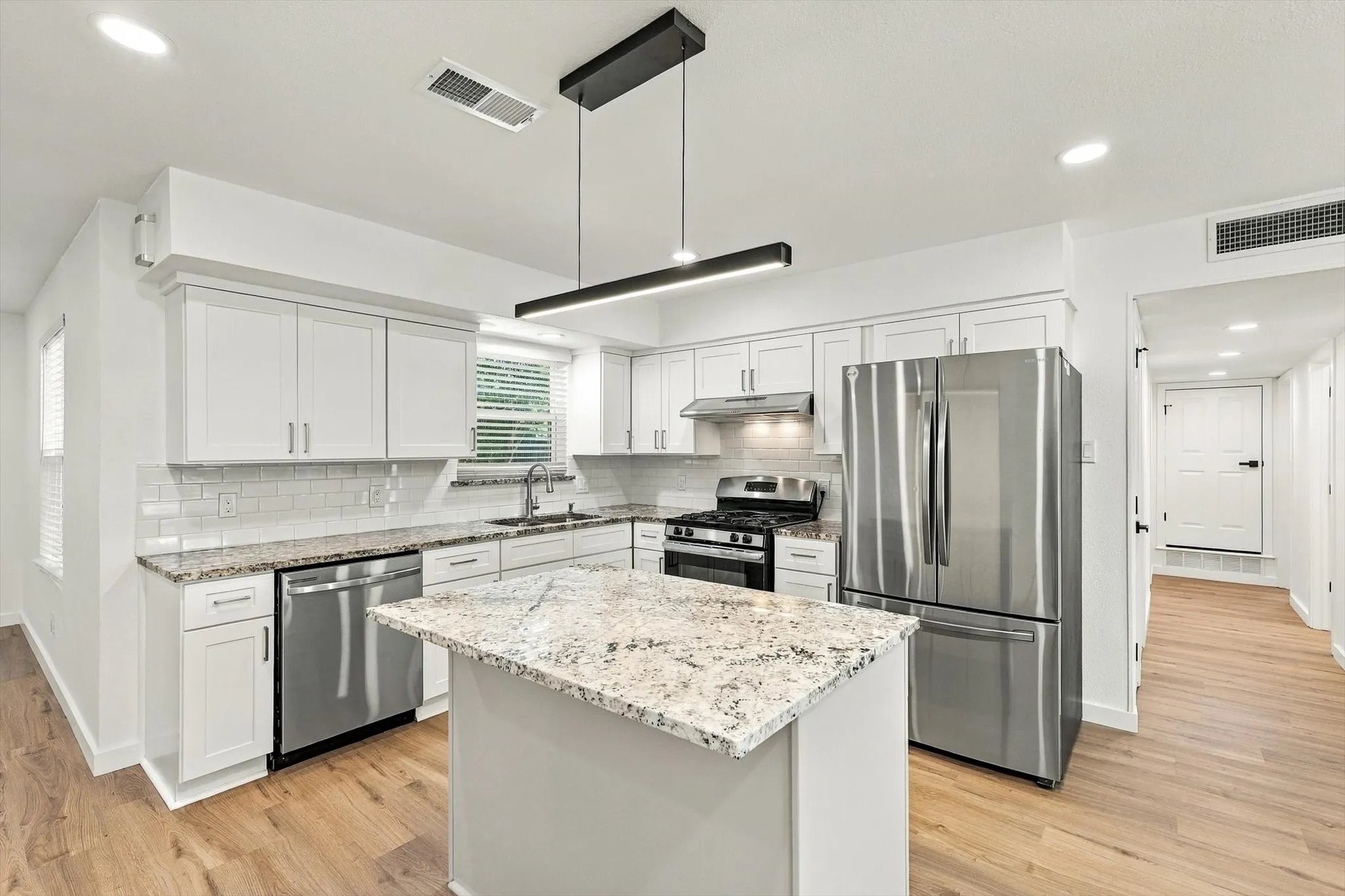 Single Family Residence For Sale in Tarrant County , 7713 Noreast Drive, North Richland Hills, Texas 76180, 3 Bedroom, 2 Bathroom, 2 Garage spaces, 1,280 Sqft, built in 1961, mls#21390367, Real Estate Agent in North Richland Hills, Homes For Sale in Tarrant county, Homes For Sale in North Richland Hills, Realtor in North Richland Hills Texas, Real Estate Brokerage Independent Realty Texas, Luminita Cordes Realtor