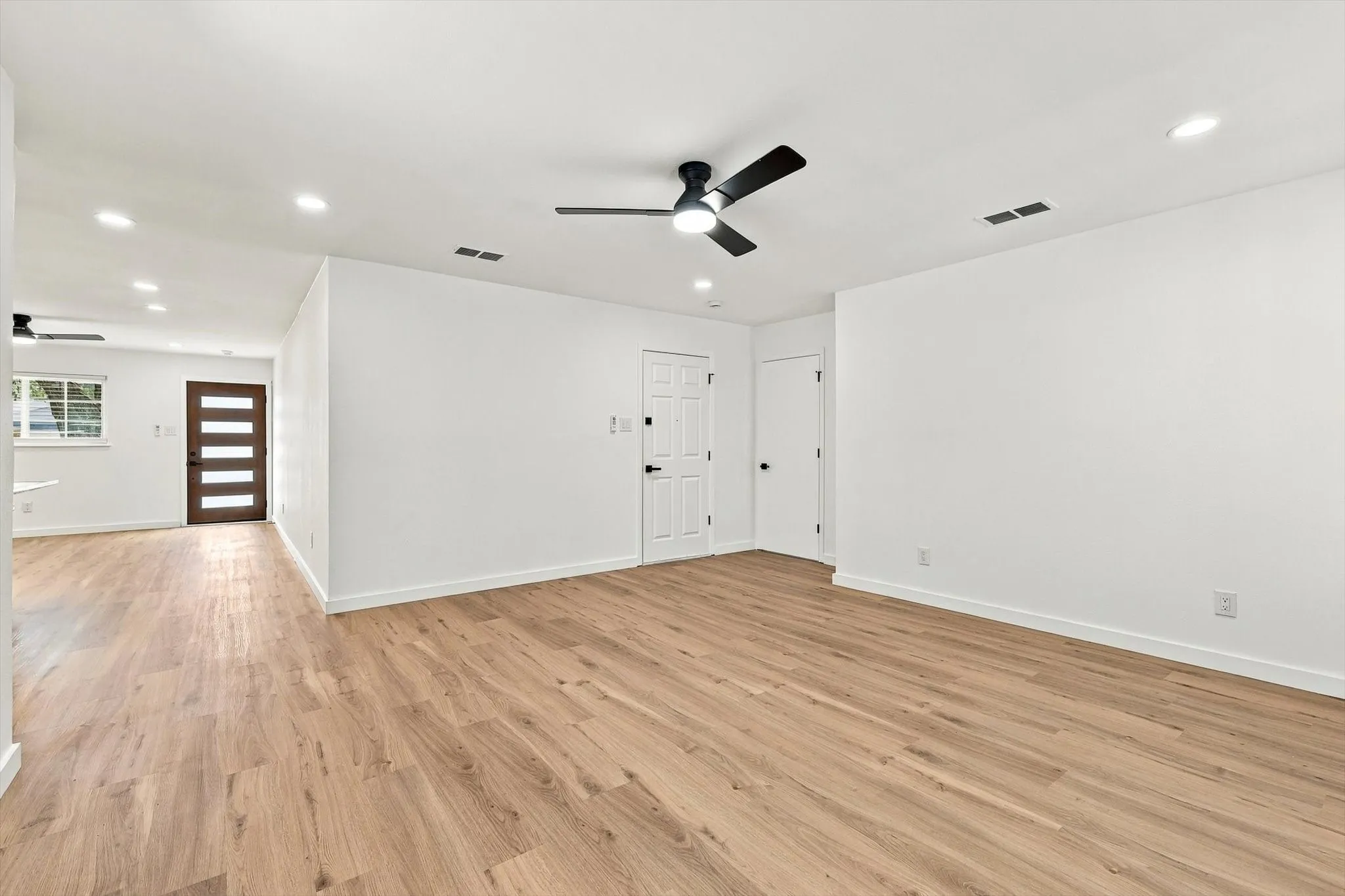 Single Family Residence For Sale in Tarrant County , 7713 Noreast Drive, North Richland Hills, Texas 76180, 3 Bedroom, 2 Bathroom, 2 Garage spaces, 1,280 Sqft, built in 1961, mls#21390367, Real Estate Agent in North Richland Hills, Homes For Sale in Tarrant county, Homes For Sale in North Richland Hills, Realtor in North Richland Hills Texas, Real Estate Brokerage Independent Realty Texas, Luminita Cordes Realtor