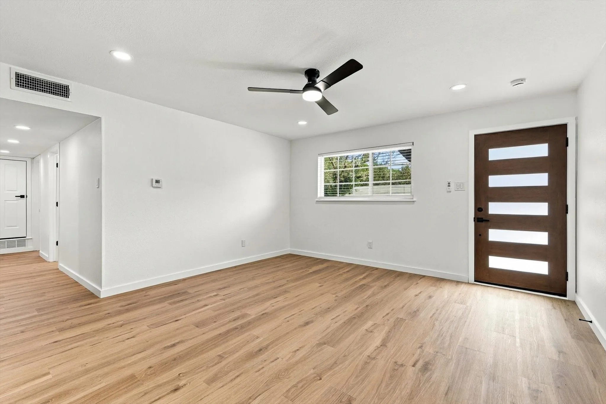 Single Family Residence For Sale in Tarrant County , 7713 Noreast Drive, North Richland Hills, Texas 76180, 3 Bedroom, 2 Bathroom, 2 Garage spaces, 1,280 Sqft, built in 1961, mls#21390367, Real Estate Agent in North Richland Hills, Homes For Sale in Tarrant county, Homes For Sale in North Richland Hills, Realtor in North Richland Hills Texas, Real Estate Brokerage Independent Realty Texas, Luminita Cordes Realtor
