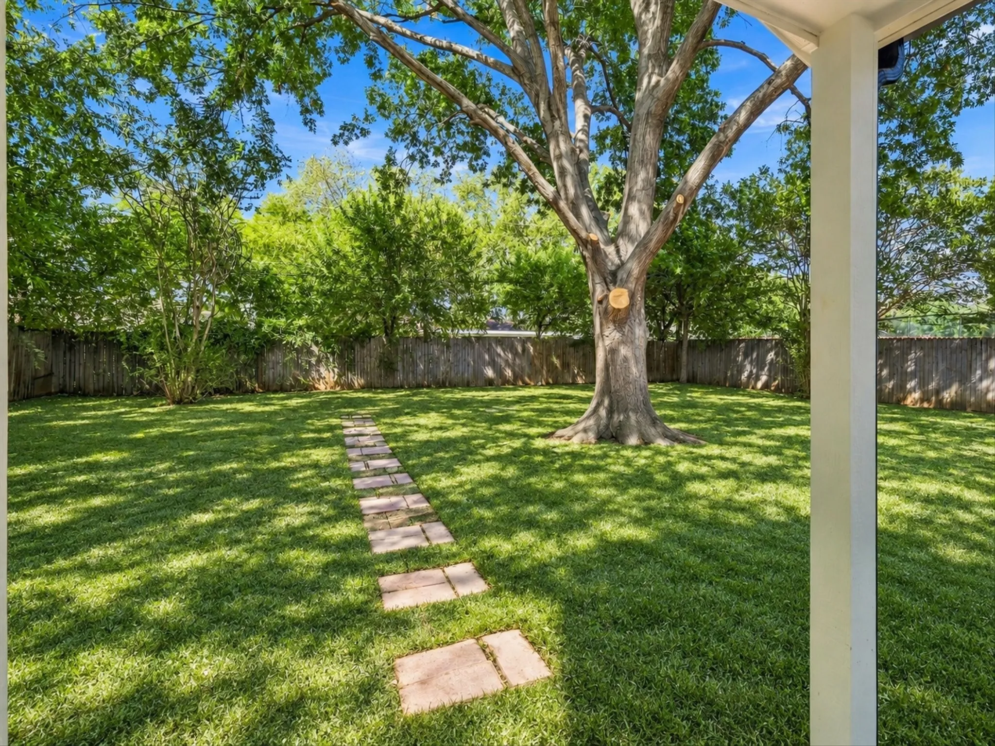 Single Family Residence For Sale in Tarrant County , 7713 Noreast Drive, North Richland Hills, Texas 76180, 3 Bedroom, 2 Bathroom, 2 Garage spaces, 1,280 Sqft, built in 1961, mls#21390367, Real Estate Agent in North Richland Hills, Homes For Sale in Tarrant county, Homes For Sale in North Richland Hills, Realtor in North Richland Hills Texas, Real Estate Brokerage Independent Realty Texas, Luminita Cordes Realtor