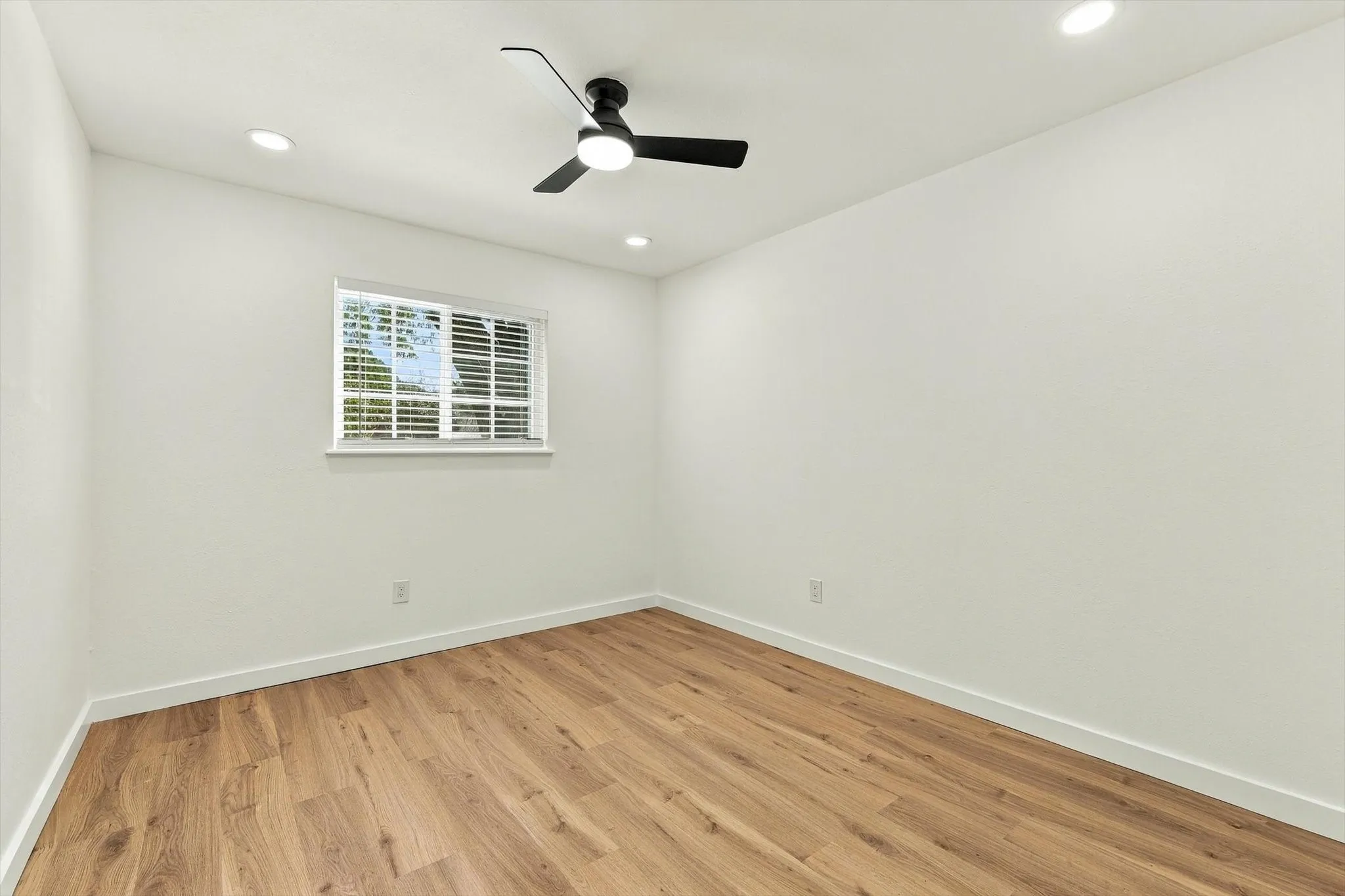 Single Family Residence For Sale in Tarrant County , 7713 Noreast Drive, North Richland Hills, Texas 76180, 3 Bedroom, 2 Bathroom, 2 Garage spaces, 1,280 Sqft, built in 1961, mls#21390367, Real Estate Agent in North Richland Hills, Homes For Sale in Tarrant county, Homes For Sale in North Richland Hills, Realtor in North Richland Hills Texas, Real Estate Brokerage Independent Realty Texas, Luminita Cordes Realtor