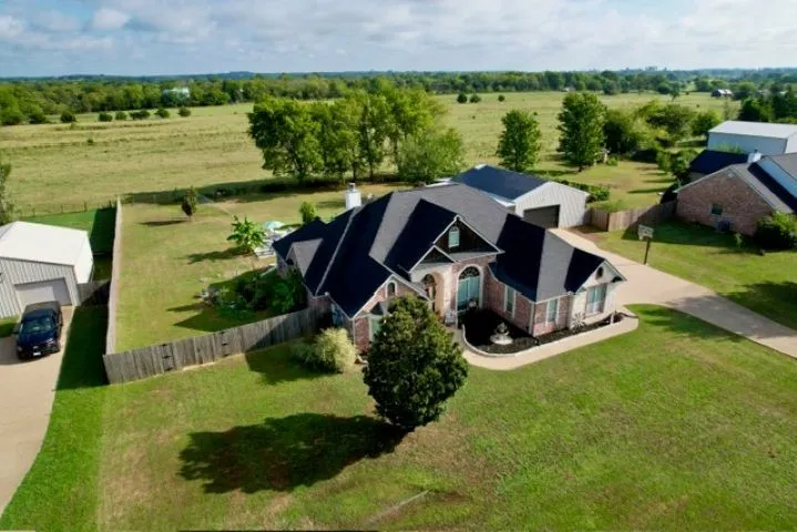 Single Family Residence For Sale in Smith County , 12606 County Road 1260, Bullard, Texas 75757, 4 Bedroom, 4 Bathroom, 4 Garage spaces, 3,000 Sqft, built in 2005, mls#21390368, Real Estate Agent in Bullard, Homes For Sale in Smith county, Homes For Sale in Bullard, Realtor in Bullard Texas, Real Estate Brokerage Independent Realty Texas, Luminita Cordes Realtor