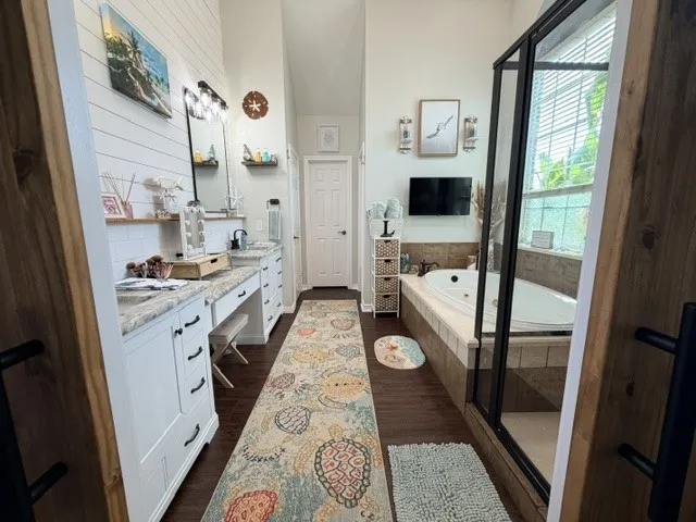 Single Family Residence For Sale in Smith County , 12606 County Road 1260, Bullard, Texas 75757, 4 Bedroom, 4 Bathroom, 4 Garage spaces, 3,000 Sqft, built in 2005, mls#21390368, Real Estate Agent in Bullard, Homes For Sale in Smith county, Homes For Sale in Bullard, Realtor in Bullard Texas, Real Estate Brokerage Independent Realty Texas, Luminita Cordes Realtor