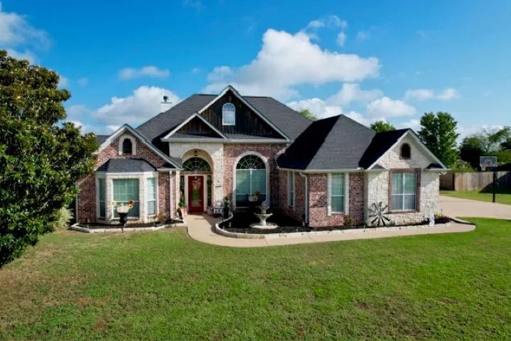 Single Family Residence For Sale in Smith County , 12606 County Road 1260, Bullard, Texas 75757, 4 Bedroom, 4 Bathroom, 4 Garage spaces, 3,000 Sqft, built in 2005, mls#21390368, Real Estate Agent in Bullard, Homes For Sale in Smith county, Homes For Sale in Bullard, Realtor in Bullard Texas, Real Estate Brokerage Independent Realty Texas, Luminita Cordes Realtor