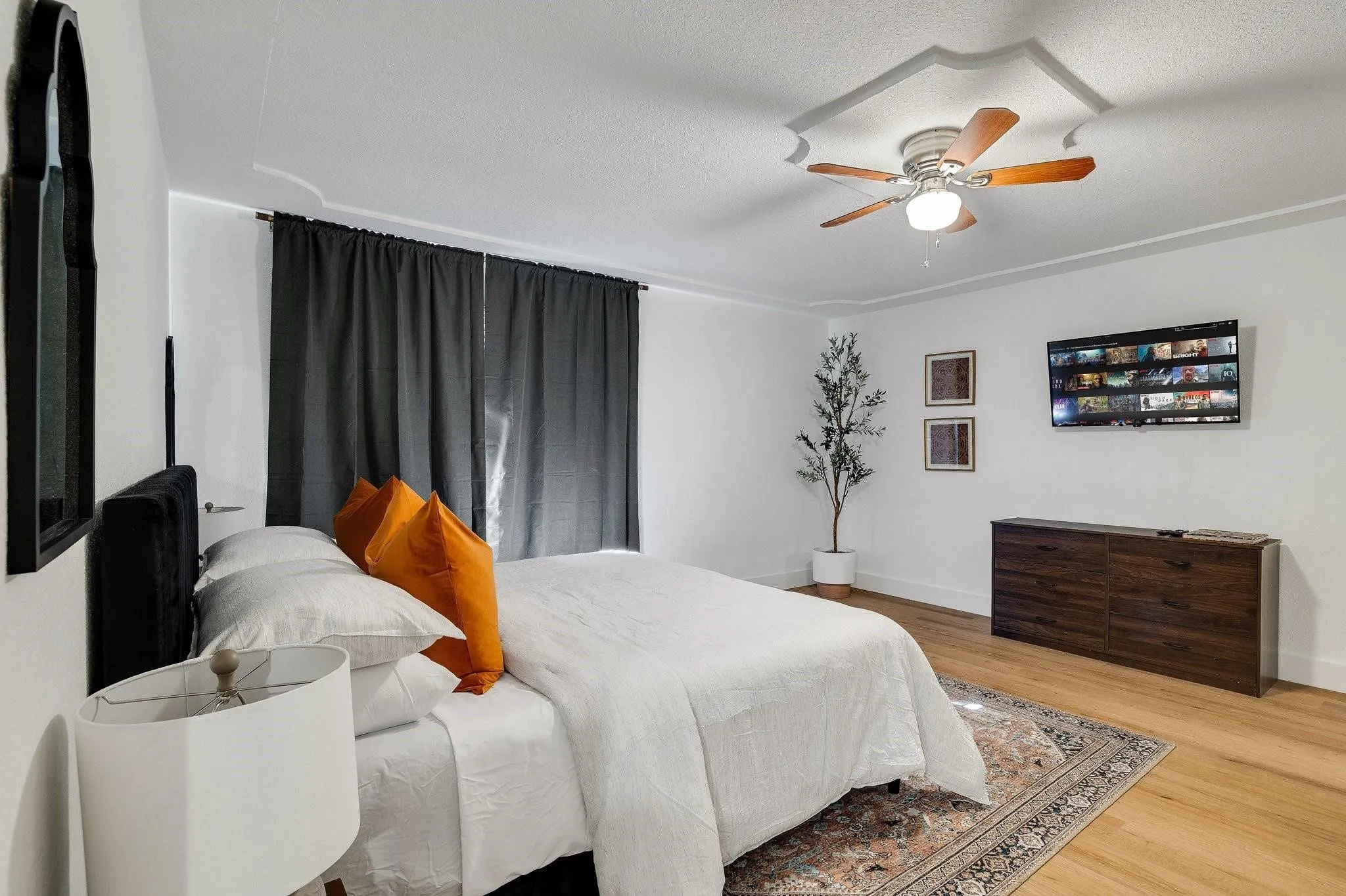 Recessed ceiling fan with light fixture, wood-finish flooring, and crown molding