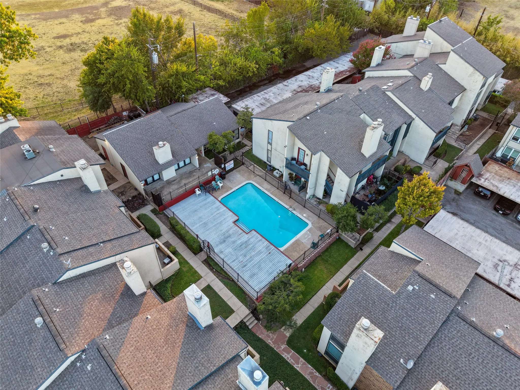 Condominium For Sale in Dallas County , 7125 Fair Oaks Avenue 12, Dallas, Texas 75231, 2 Bedroom, 3 Bathroom, Garage spaces, 1,427 Sqft, built in 1974, mls#21390376, Real Estate Agent in Dallas, Homes For Sale in Dallas county, Homes For Sale in Dallas, Realtor in Dallas Texas, Real Estate Brokerage Independent Realty Texas, Luminita Cordes Realtor