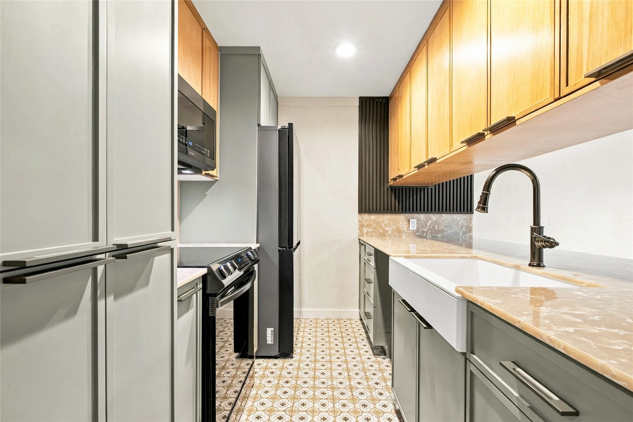 Condominium For Sale in Dallas County , 7125 Fair Oaks Avenue 12, Dallas, Texas 75231, 2 Bedroom, 3 Bathroom, Garage spaces, 1,427 Sqft, built in 1974, mls#21390376, Real Estate Agent in Dallas, Homes For Sale in Dallas county, Homes For Sale in Dallas, Realtor in Dallas Texas, Real Estate Brokerage Independent Realty Texas, Luminita Cordes Realtor