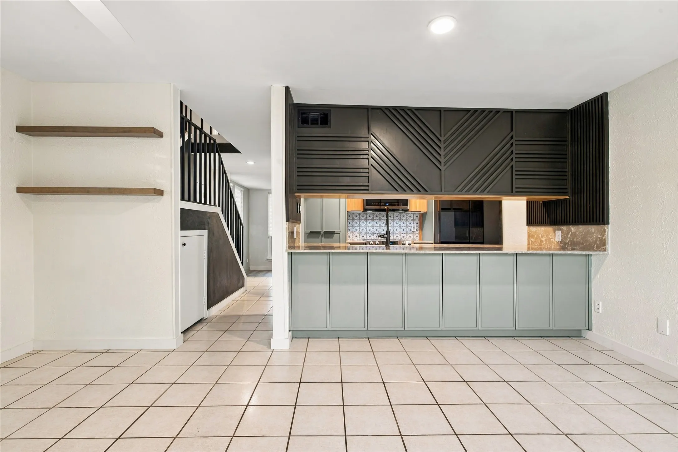 Condominium For Sale in Dallas County , 7125 Fair Oaks Avenue 12, Dallas, Texas 75231, 2 Bedroom, 3 Bathroom, Garage spaces, 1,427 Sqft, built in 1974, mls#21390376, Real Estate Agent in Dallas, Homes For Sale in Dallas county, Homes For Sale in Dallas, Realtor in Dallas Texas, Real Estate Brokerage Independent Realty Texas, Luminita Cordes Realtor