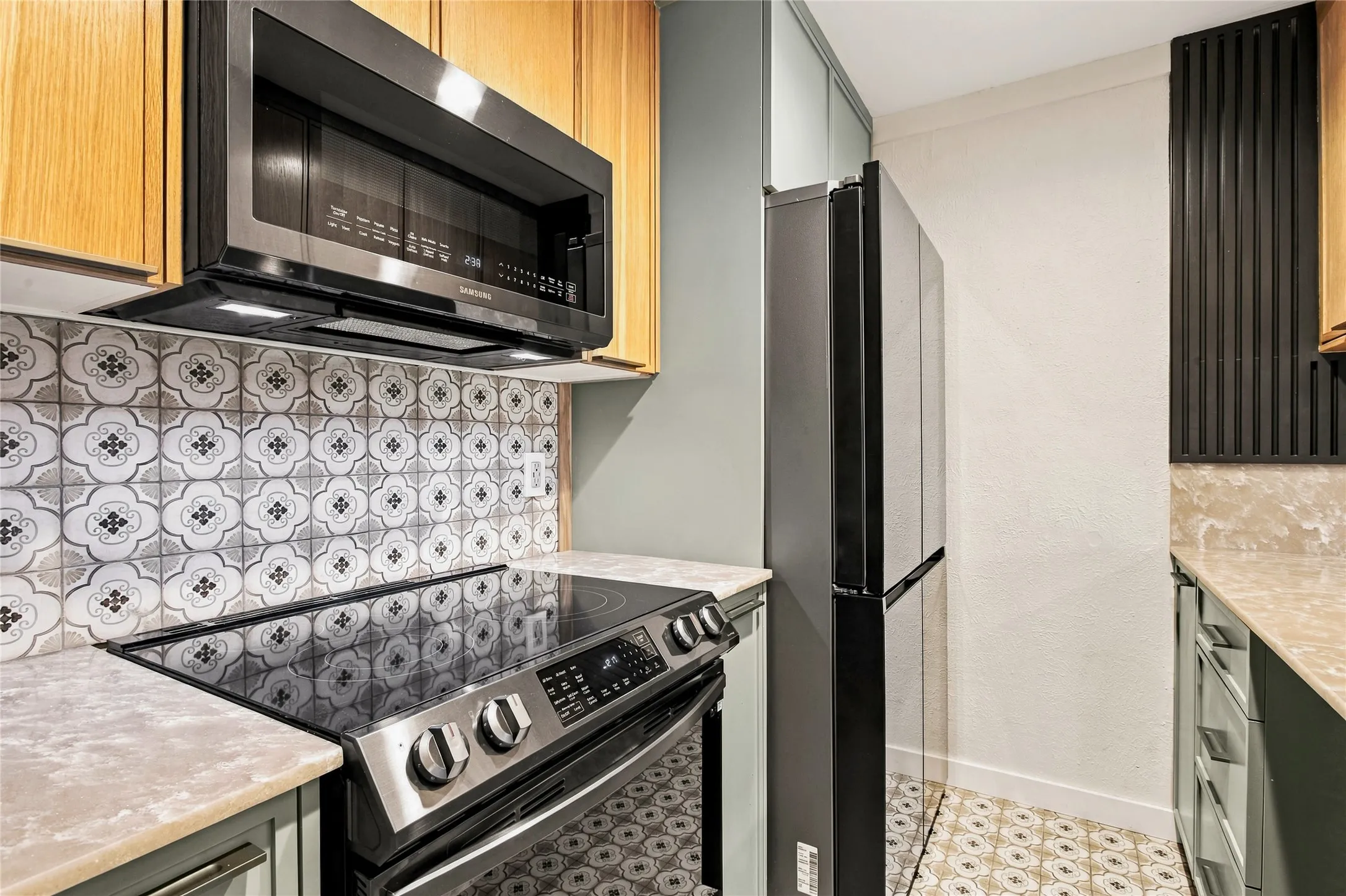 Condominium For Sale in Dallas County , 7125 Fair Oaks Avenue 12, Dallas, Texas 75231, 2 Bedroom, 3 Bathroom, Garage spaces, 1,427 Sqft, built in 1974, mls#21390376, Real Estate Agent in Dallas, Homes For Sale in Dallas county, Homes For Sale in Dallas, Realtor in Dallas Texas, Real Estate Brokerage Independent Realty Texas, Luminita Cordes Realtor