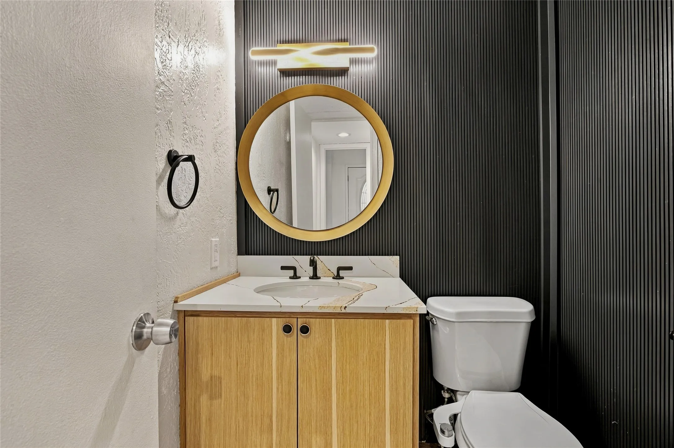 Condominium For Sale in Dallas County , 7125 Fair Oaks Avenue 12, Dallas, Texas 75231, 2 Bedroom, 3 Bathroom, Garage spaces, 1,427 Sqft, built in 1974, mls#21390376, Real Estate Agent in Dallas, Homes For Sale in Dallas county, Homes For Sale in Dallas, Realtor in Dallas Texas, Real Estate Brokerage Independent Realty Texas, Luminita Cordes Realtor