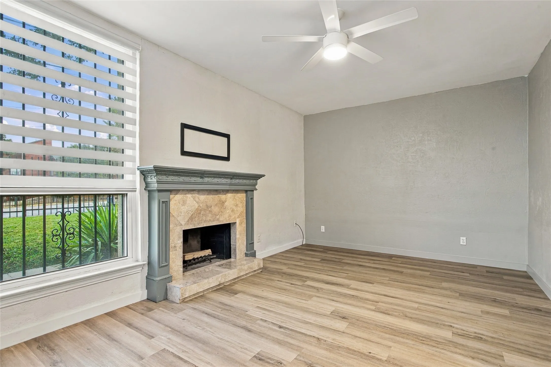 Condominium For Sale in Dallas County , 7125 Fair Oaks Avenue 12, Dallas, Texas 75231, 2 Bedroom, 3 Bathroom, Garage spaces, 1,427 Sqft, built in 1974, mls#21390376, Real Estate Agent in Dallas, Homes For Sale in Dallas county, Homes For Sale in Dallas, Realtor in Dallas Texas, Real Estate Brokerage Independent Realty Texas, Luminita Cordes Realtor
