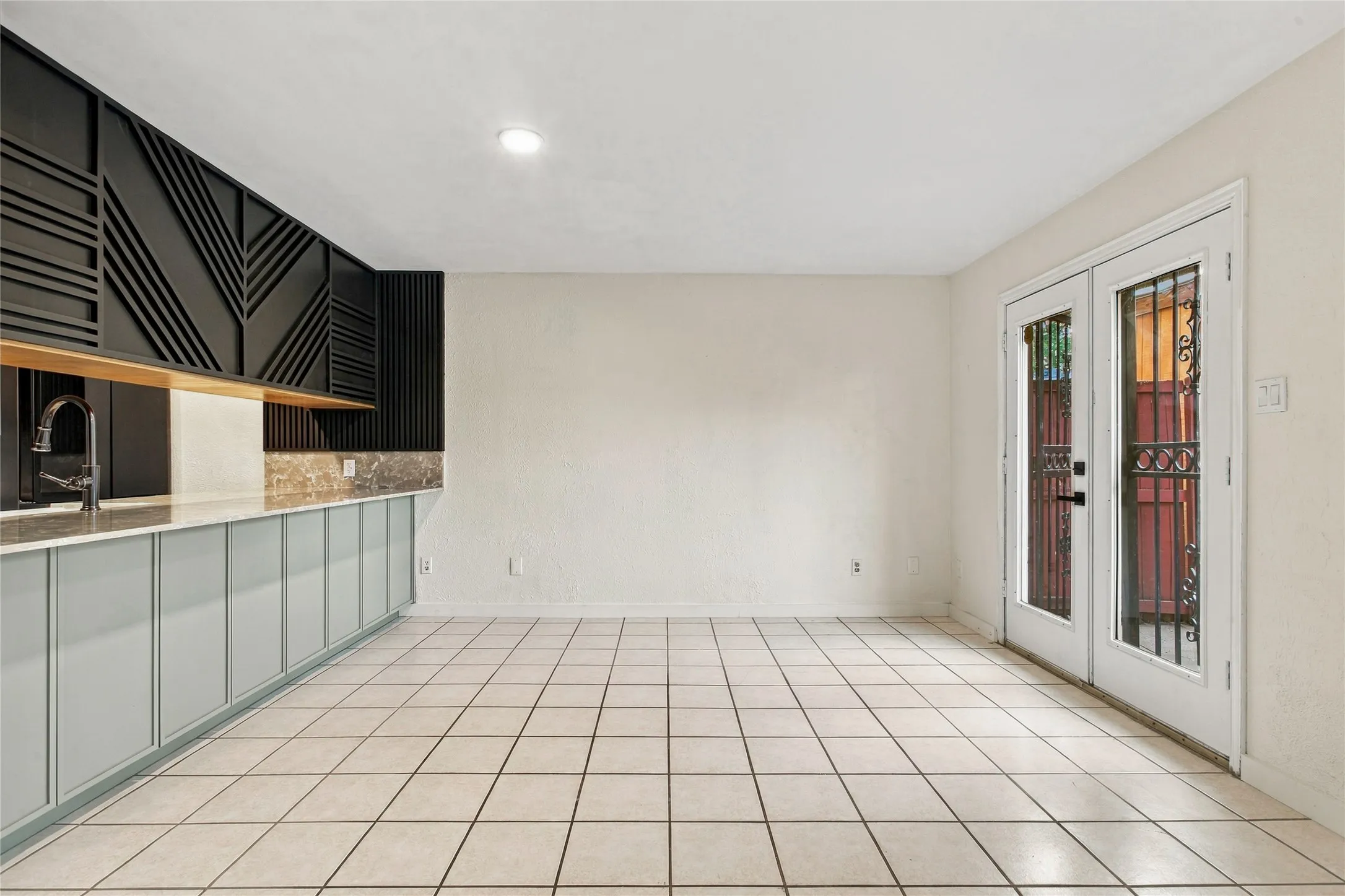 Condominium For Sale in Dallas County , 7125 Fair Oaks Avenue 12, Dallas, Texas 75231, 2 Bedroom, 3 Bathroom, Garage spaces, 1,427 Sqft, built in 1974, mls#21390376, Real Estate Agent in Dallas, Homes For Sale in Dallas county, Homes For Sale in Dallas, Realtor in Dallas Texas, Real Estate Brokerage Independent Realty Texas, Luminita Cordes Realtor