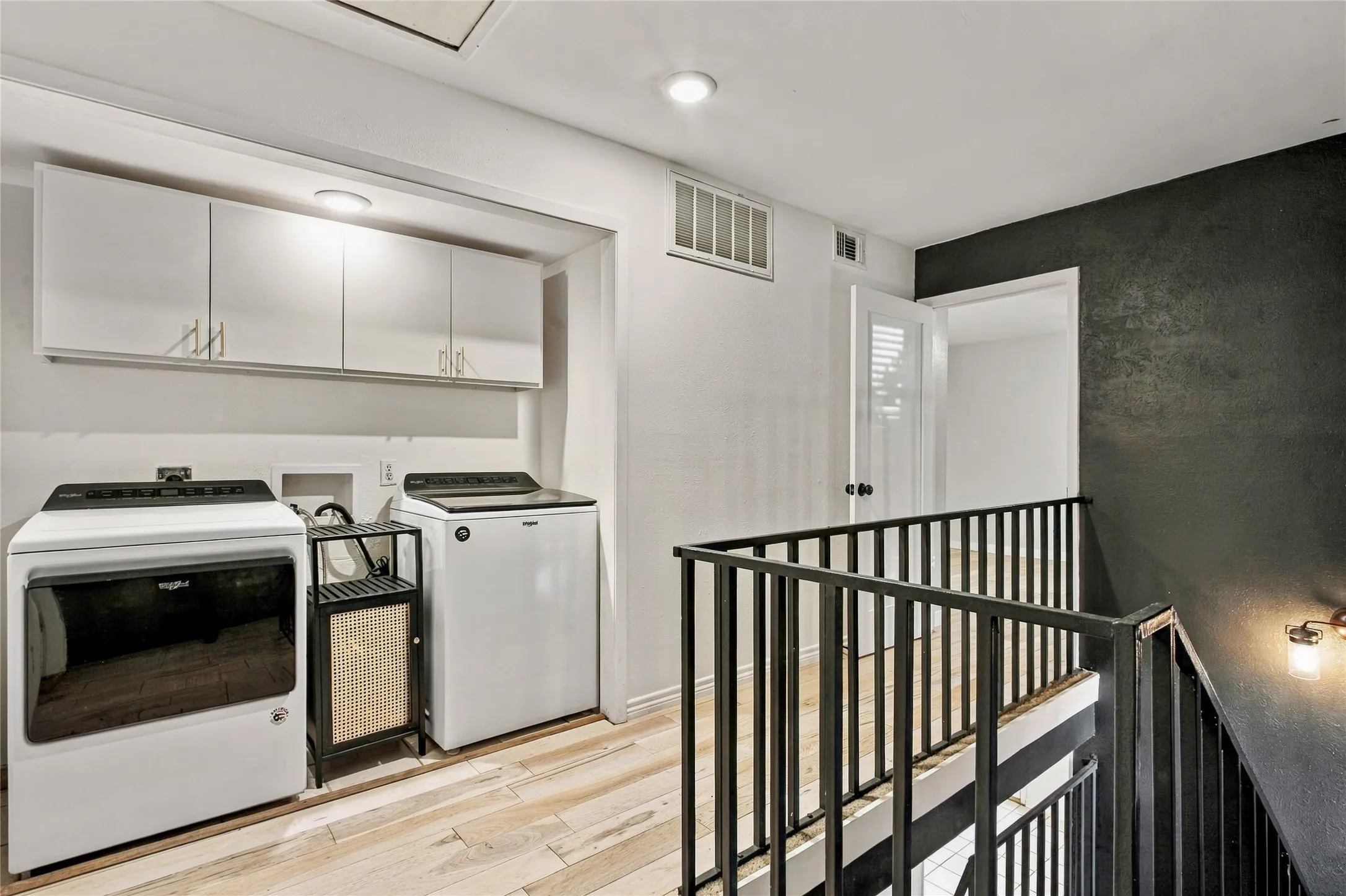 Condominium For Sale in Dallas County , 7125 Fair Oaks Avenue 12, Dallas, Texas 75231, 2 Bedroom, 3 Bathroom, Garage spaces, 1,427 Sqft, built in 1974, mls#21390376, Real Estate Agent in Dallas, Homes For Sale in Dallas county, Homes For Sale in Dallas, Realtor in Dallas Texas, Real Estate Brokerage Independent Realty Texas, Luminita Cordes Realtor