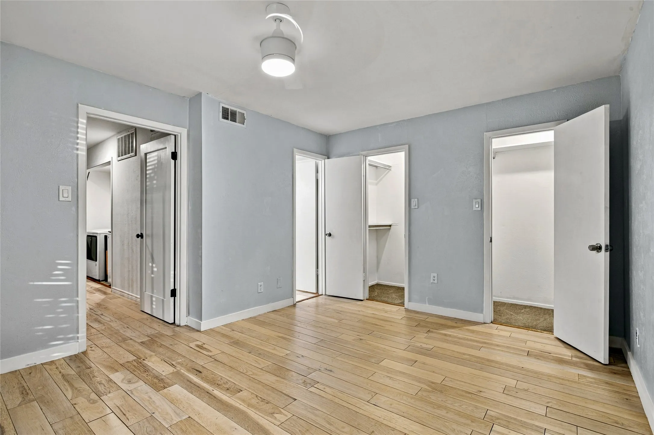 Condominium For Sale in Dallas County , 7125 Fair Oaks Avenue 12, Dallas, Texas 75231, 2 Bedroom, 3 Bathroom, Garage spaces, 1,427 Sqft, built in 1974, mls#21390376, Real Estate Agent in Dallas, Homes For Sale in Dallas county, Homes For Sale in Dallas, Realtor in Dallas Texas, Real Estate Brokerage Independent Realty Texas, Luminita Cordes Realtor