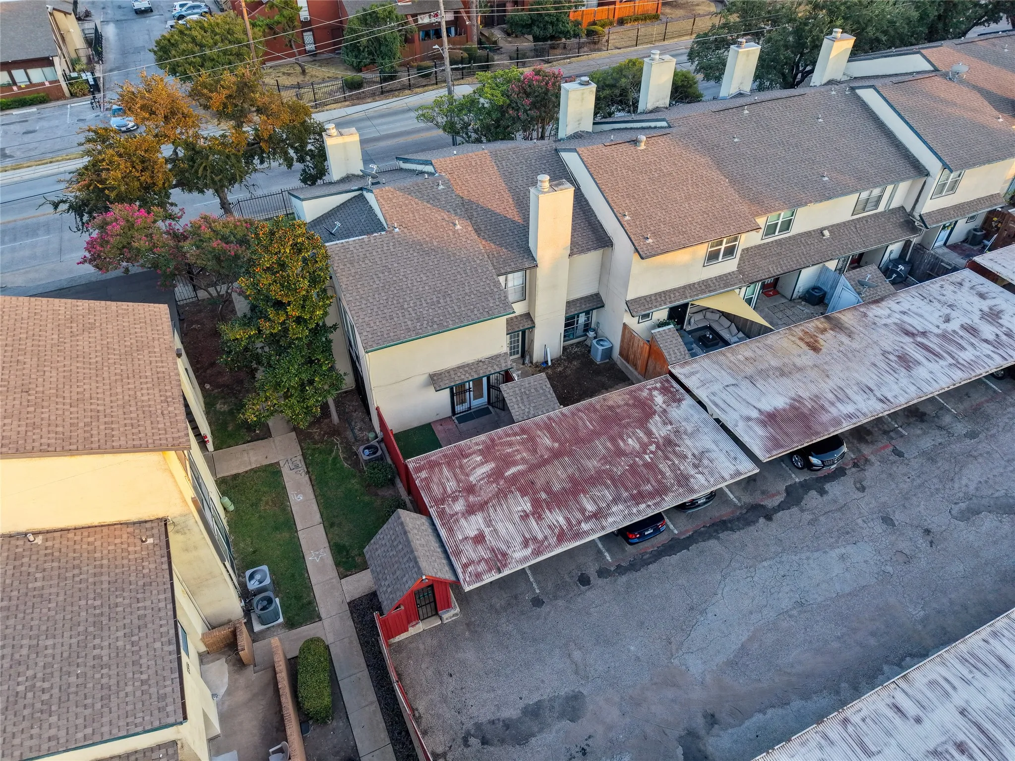 Condominium For Sale in Dallas County , 7125 Fair Oaks Avenue 12, Dallas, Texas 75231, 2 Bedroom, 3 Bathroom, Garage spaces, 1,427 Sqft, built in 1974, mls#21390376, Real Estate Agent in Dallas, Homes For Sale in Dallas county, Homes For Sale in Dallas, Realtor in Dallas Texas, Real Estate Brokerage Independent Realty Texas, Luminita Cordes Realtor