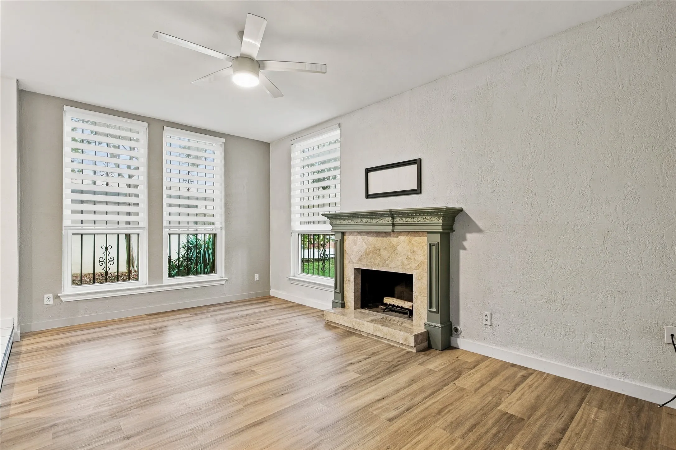 Condominium For Sale in Dallas County , 7125 Fair Oaks Avenue 12, Dallas, Texas 75231, 2 Bedroom, 3 Bathroom, Garage spaces, 1,427 Sqft, built in 1974, mls#21390376, Real Estate Agent in Dallas, Homes For Sale in Dallas county, Homes For Sale in Dallas, Realtor in Dallas Texas, Real Estate Brokerage Independent Realty Texas, Luminita Cordes Realtor