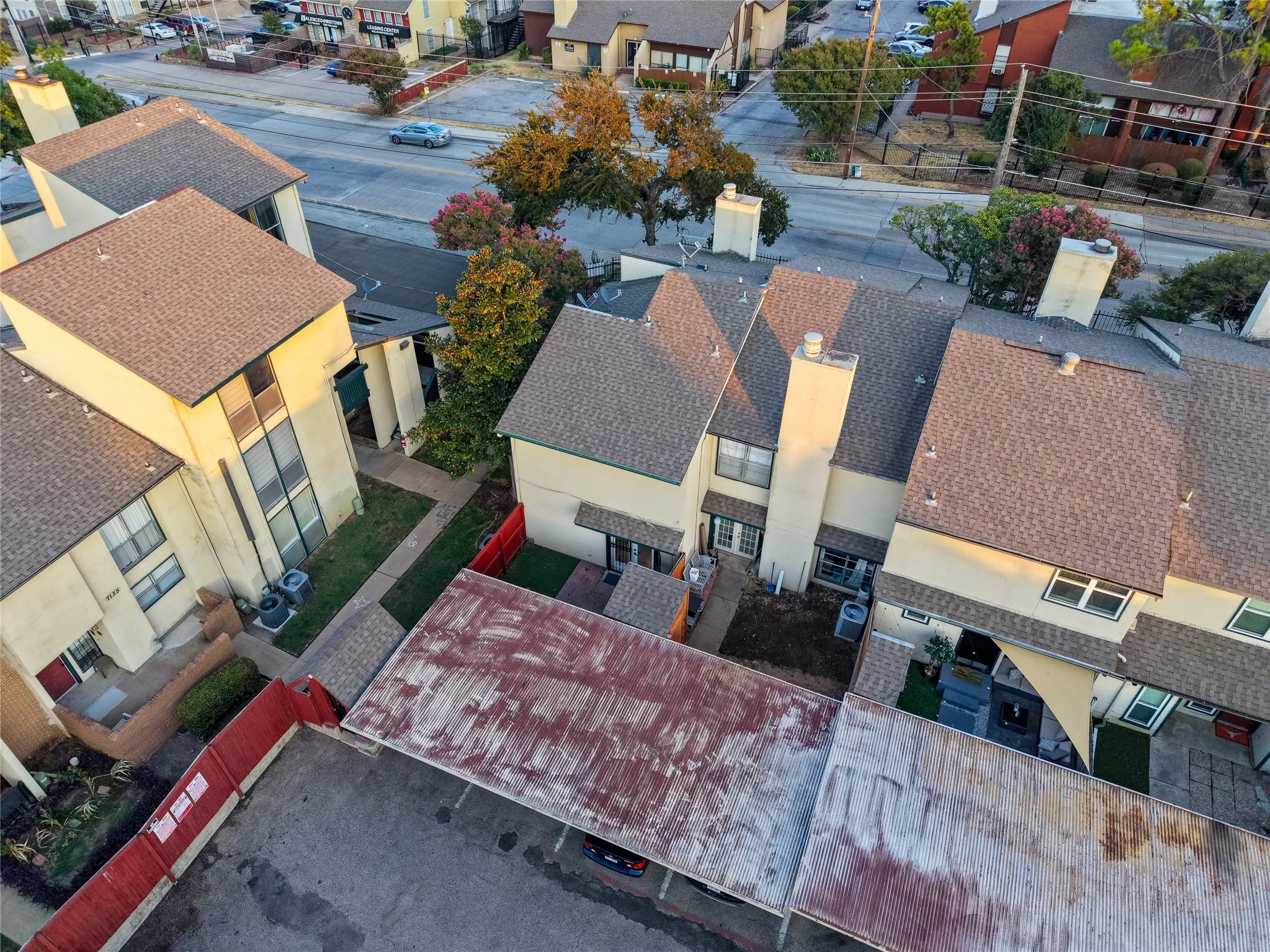Condominium For Sale in Dallas County , 7125 Fair Oaks Avenue 12, Dallas, Texas 75231, 2 Bedroom, 3 Bathroom, Garage spaces, 1,427 Sqft, built in 1974, mls#21390376, Real Estate Agent in Dallas, Homes For Sale in Dallas county, Homes For Sale in Dallas, Realtor in Dallas Texas, Real Estate Brokerage Independent Realty Texas, Luminita Cordes Realtor