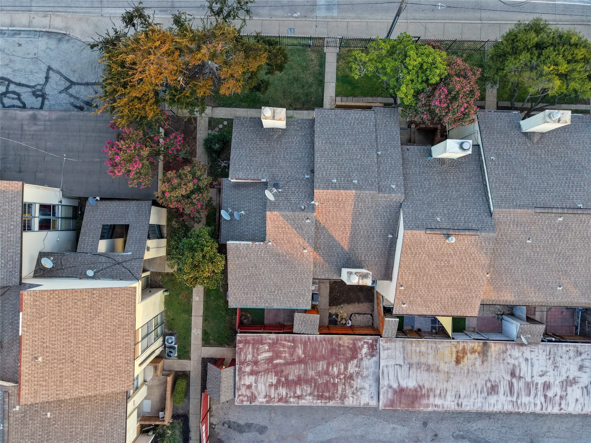 Condominium For Sale in Dallas County , 7125 Fair Oaks Avenue 12, Dallas, Texas 75231, 2 Bedroom, 3 Bathroom, Garage spaces, 1,427 Sqft, built in 1974, mls#21390376, Real Estate Agent in Dallas, Homes For Sale in Dallas county, Homes For Sale in Dallas, Realtor in Dallas Texas, Real Estate Brokerage Independent Realty Texas, Luminita Cordes Realtor