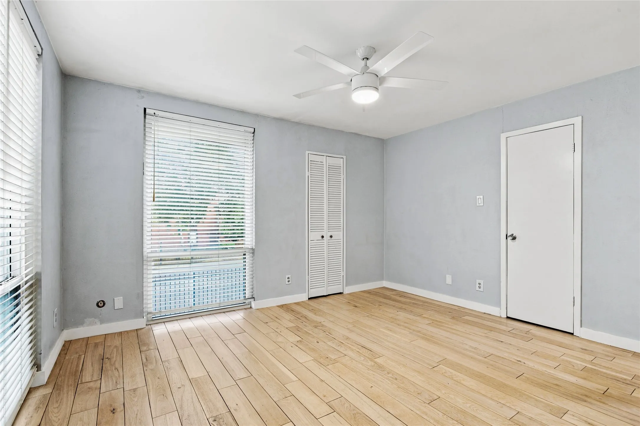 Condominium For Sale in Dallas County , 7125 Fair Oaks Avenue 12, Dallas, Texas 75231, 2 Bedroom, 3 Bathroom, Garage spaces, 1,427 Sqft, built in 1974, mls#21390376, Real Estate Agent in Dallas, Homes For Sale in Dallas county, Homes For Sale in Dallas, Realtor in Dallas Texas, Real Estate Brokerage Independent Realty Texas, Luminita Cordes Realtor