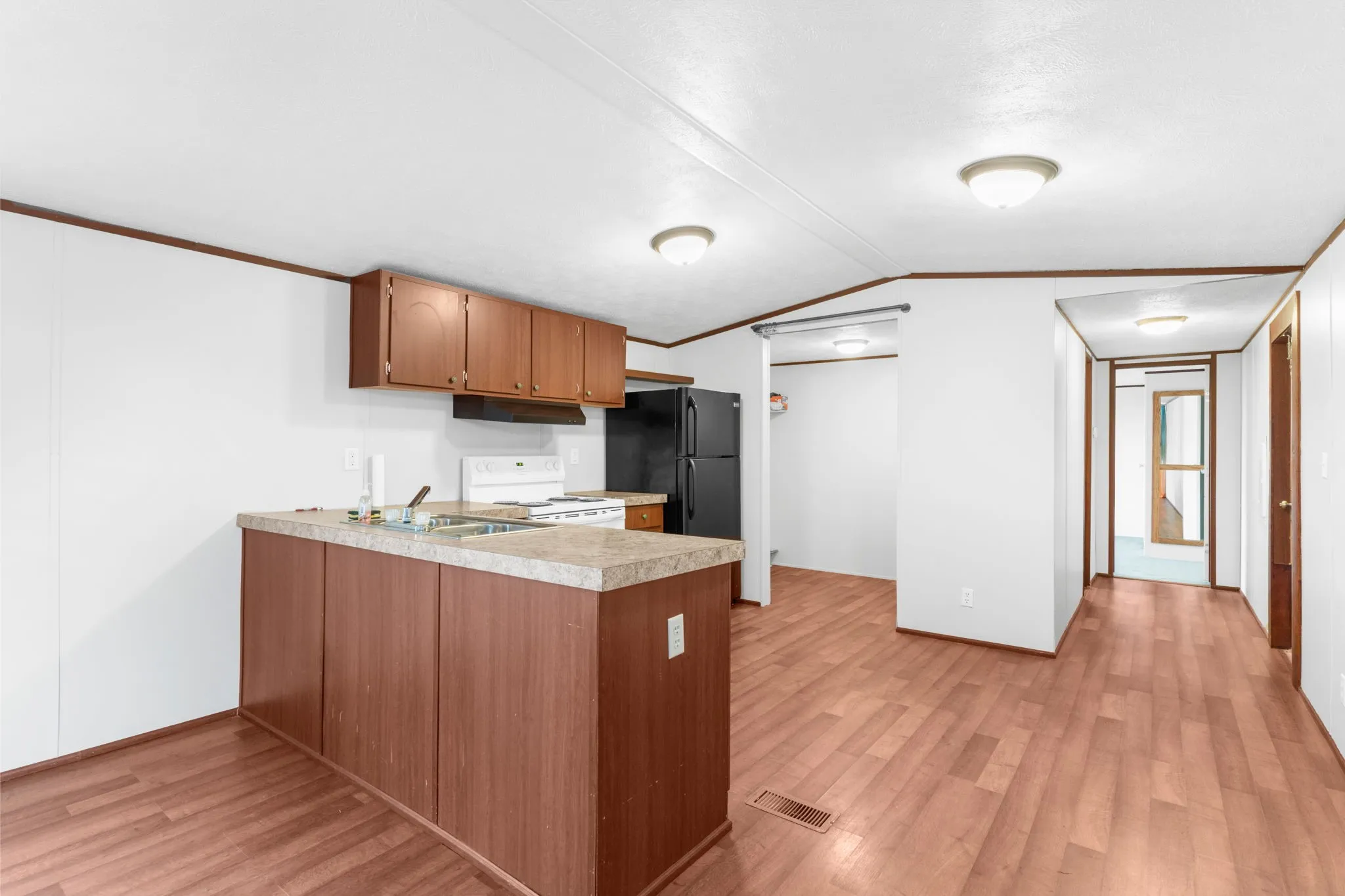 Mobile Home For Rent in Grayson County , 635 Fielder Road, Van Alstyne, Texas 75495, 2 Bedroom, 1 Bathroom, Garage spaces, 784 Sqft, built in 2015, mls#21390273, Real Estate Agent in Van Alstyne, Homes For Rent in Grayson county, Homes For Rent in Van Alstyne, Realtor in Van Alstyne Texas, Real Estate Brokerage Independent Realty Texas, Luminita Cordes Realtor