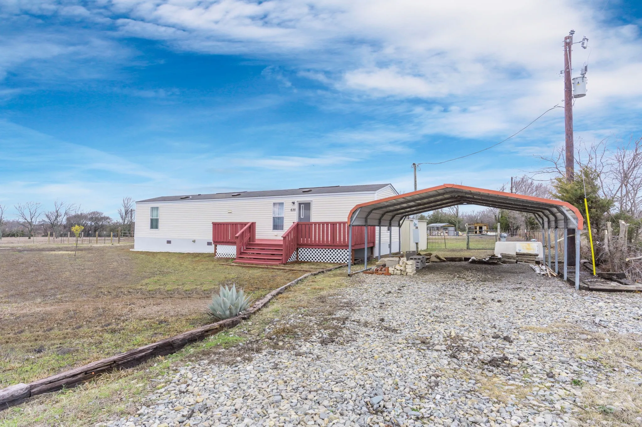 Mobile Home For Rent in Grayson County , 635 Fielder Road, Van Alstyne, Texas 75495, 2 Bedroom, 1 Bathroom, Garage spaces, 784 Sqft, built in 2015, mls#21390273, Real Estate Agent in Van Alstyne, Homes For Rent in Grayson county, Homes For Rent in Van Alstyne, Realtor in Van Alstyne Texas, Real Estate Brokerage Independent Realty Texas, Luminita Cordes Realtor