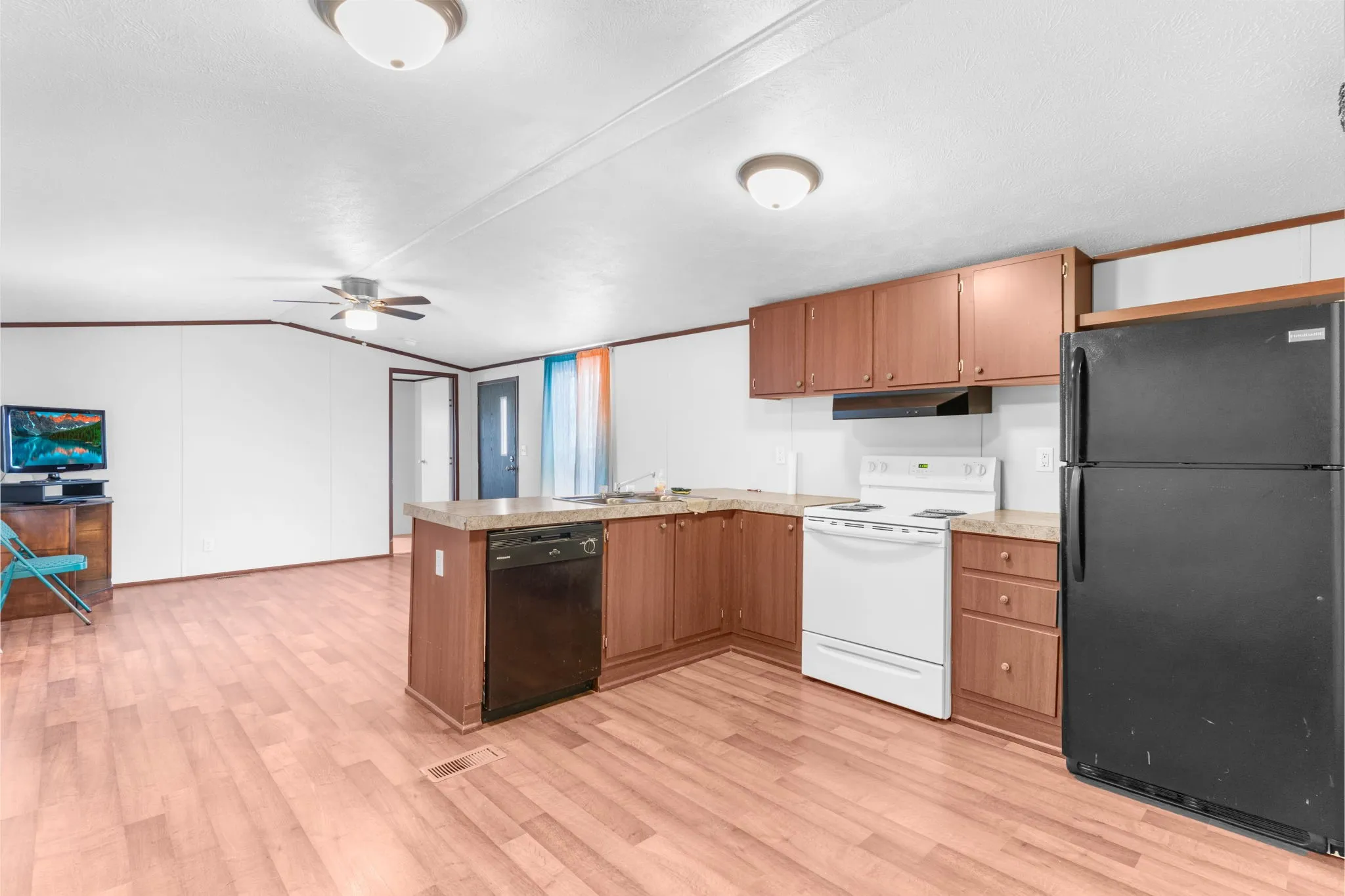 Mobile Home For Rent in Grayson County , 635 Fielder Road, Van Alstyne, Texas 75495, 2 Bedroom, 1 Bathroom, Garage spaces, 784 Sqft, built in 2015, mls#21390273, Real Estate Agent in Van Alstyne, Homes For Rent in Grayson county, Homes For Rent in Van Alstyne, Realtor in Van Alstyne Texas, Real Estate Brokerage Independent Realty Texas, Luminita Cordes Realtor