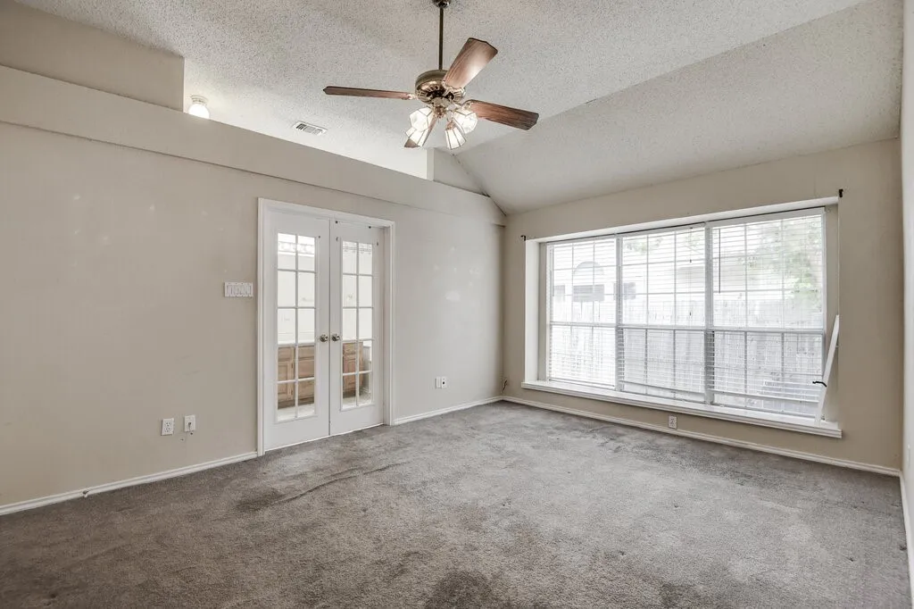 Single Family Residence For Sale in Tarrant County , 952 Freshwood Court, Arlington, Texas 76017, 3 Bedroom, 2 Bathroom, 2 Garage spaces, 1,578 Sqft, built in 1988, mls#21388452, Real Estate Agent in Arlington, Homes For Sale in Tarrant county, Homes For Sale in Arlington, Realtor in Arlington Texas, Real Estate Brokerage Independent Realty Texas, Luminita Cordes Realtor