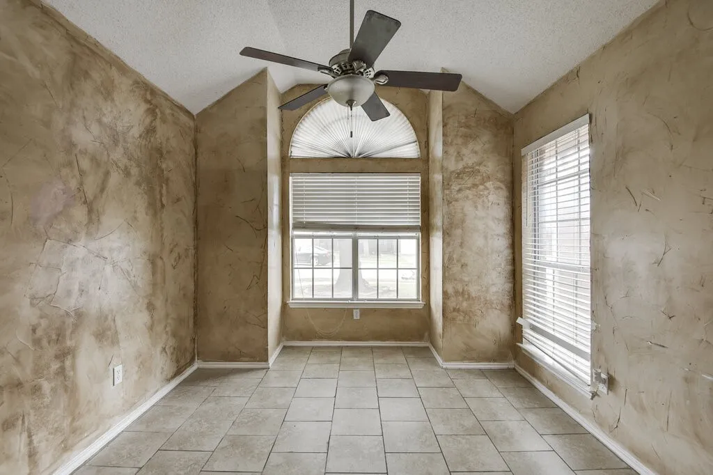 Single Family Residence For Sale in Tarrant County , 952 Freshwood Court, Arlington, Texas 76017, 3 Bedroom, 2 Bathroom, 2 Garage spaces, 1,578 Sqft, built in 1988, mls#21388452, Real Estate Agent in Arlington, Homes For Sale in Tarrant county, Homes For Sale in Arlington, Realtor in Arlington Texas, Real Estate Brokerage Independent Realty Texas, Luminita Cordes Realtor