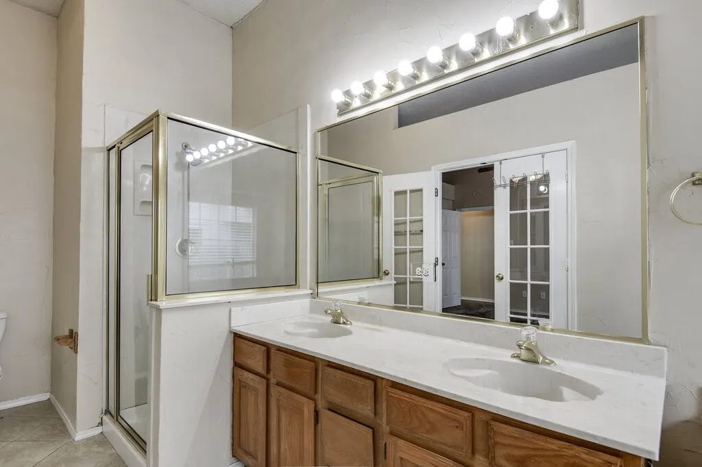 Single Family Residence For Sale in Tarrant County , 952 Freshwood Court, Arlington, Texas 76017, 3 Bedroom, 2 Bathroom, 2 Garage spaces, 1,578 Sqft, built in 1988, mls#21388452, Real Estate Agent in Arlington, Homes For Sale in Tarrant county, Homes For Sale in Arlington, Realtor in Arlington Texas, Real Estate Brokerage Independent Realty Texas, Luminita Cordes Realtor