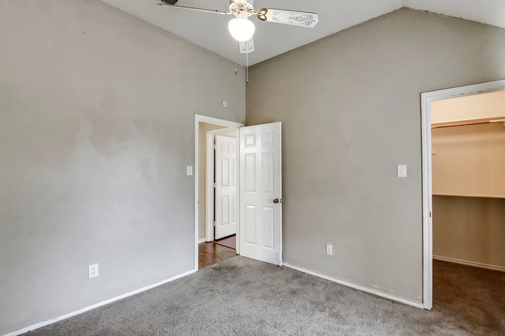 Single Family Residence For Sale in Tarrant County , 952 Freshwood Court, Arlington, Texas 76017, 3 Bedroom, 2 Bathroom, 2 Garage spaces, 1,578 Sqft, built in 1988, mls#21388452, Real Estate Agent in Arlington, Homes For Sale in Tarrant county, Homes For Sale in Arlington, Realtor in Arlington Texas, Real Estate Brokerage Independent Realty Texas, Luminita Cordes Realtor