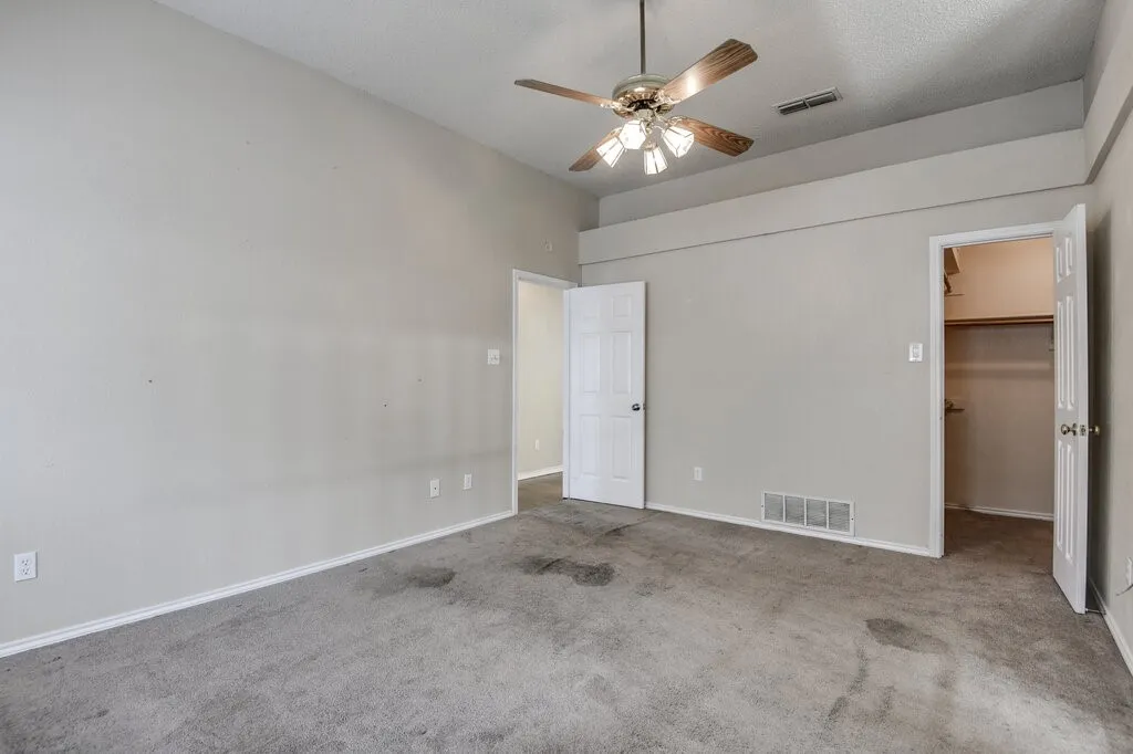 Single Family Residence For Sale in Tarrant County , 952 Freshwood Court, Arlington, Texas 76017, 3 Bedroom, 2 Bathroom, 2 Garage spaces, 1,578 Sqft, built in 1988, mls#21388452, Real Estate Agent in Arlington, Homes For Sale in Tarrant county, Homes For Sale in Arlington, Realtor in Arlington Texas, Real Estate Brokerage Independent Realty Texas, Luminita Cordes Realtor