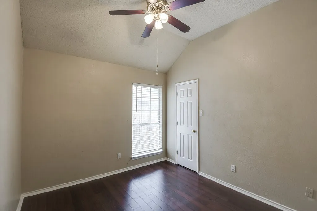Single Family Residence For Sale in Tarrant County , 952 Freshwood Court, Arlington, Texas 76017, 3 Bedroom, 2 Bathroom, 2 Garage spaces, 1,578 Sqft, built in 1988, mls#21388452, Real Estate Agent in Arlington, Homes For Sale in Tarrant county, Homes For Sale in Arlington, Realtor in Arlington Texas, Real Estate Brokerage Independent Realty Texas, Luminita Cordes Realtor