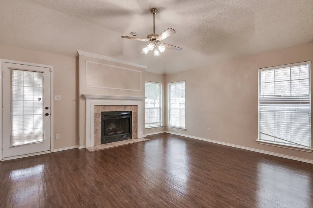 Single Family Residence For Sale in Tarrant County , 952 Freshwood Court, Arlington, Texas 76017, 3 Bedroom, 2 Bathroom, 2 Garage spaces, 1,578 Sqft, built in 1988, mls#21388452, Real Estate Agent in Arlington, Homes For Sale in Tarrant county, Homes For Sale in Arlington, Realtor in Arlington Texas, Real Estate Brokerage Independent Realty Texas, Luminita Cordes Realtor