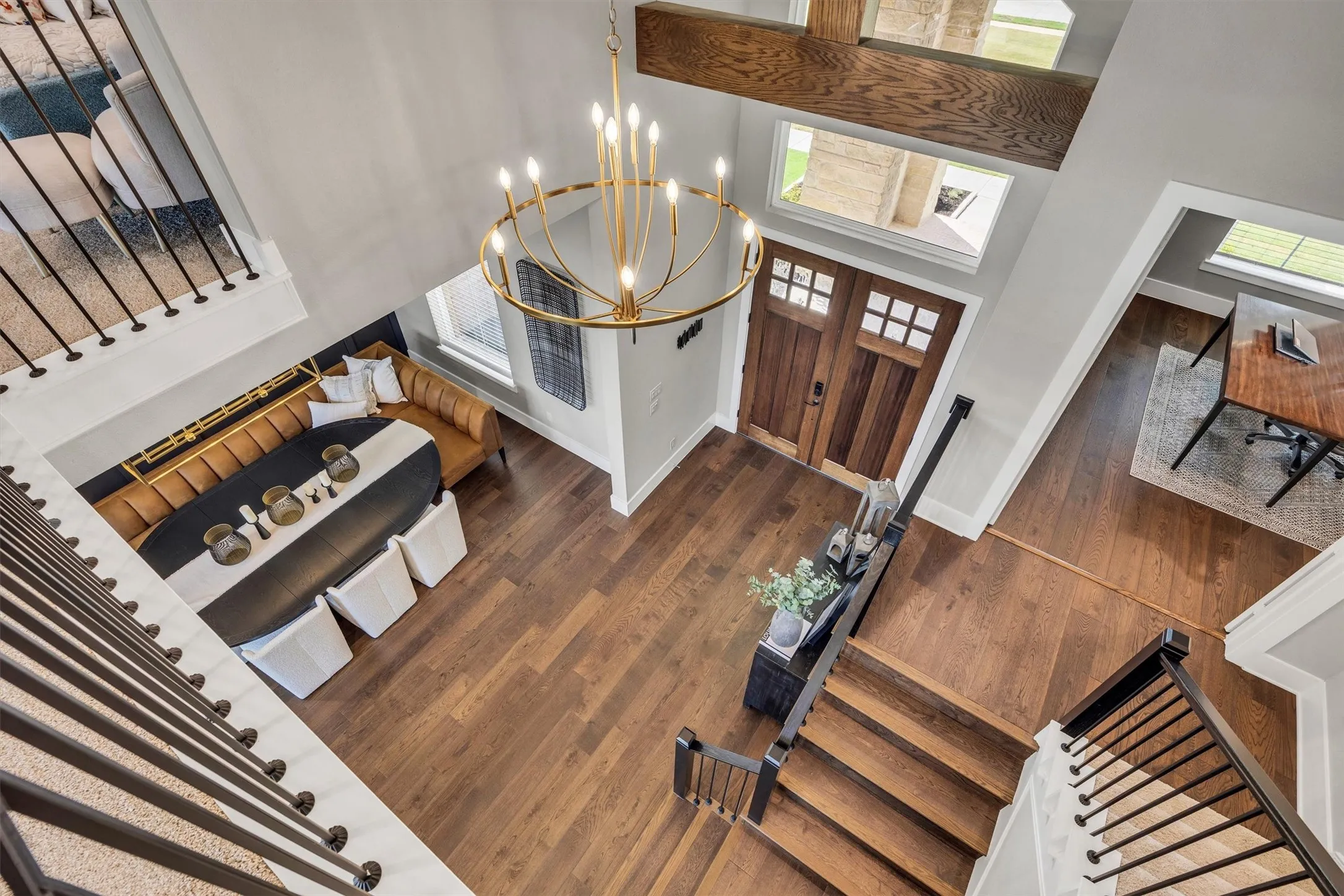 Gorgeous, engineered hardwood throughout